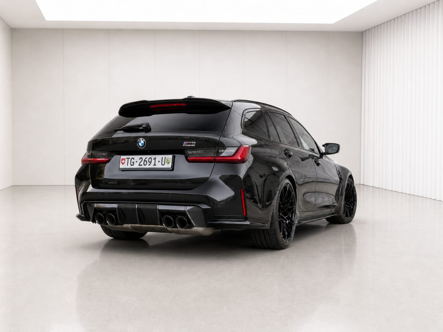 BMW M3 Touring xDrive Competition M-image-3