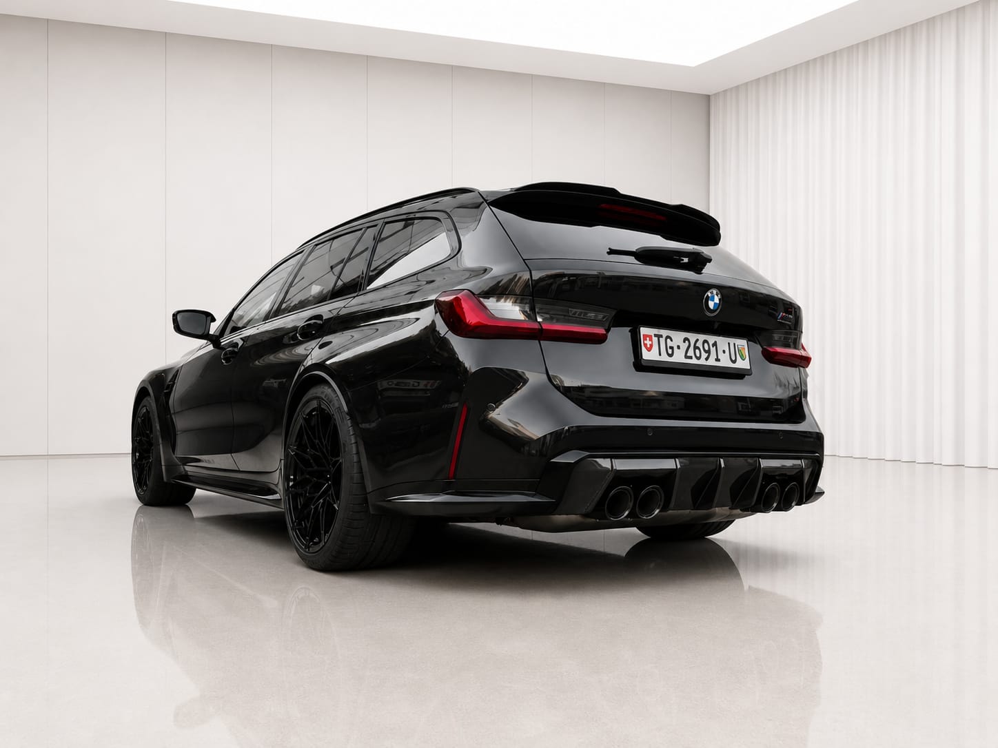 BMW M3 Touring xDrive Competition M-image-4