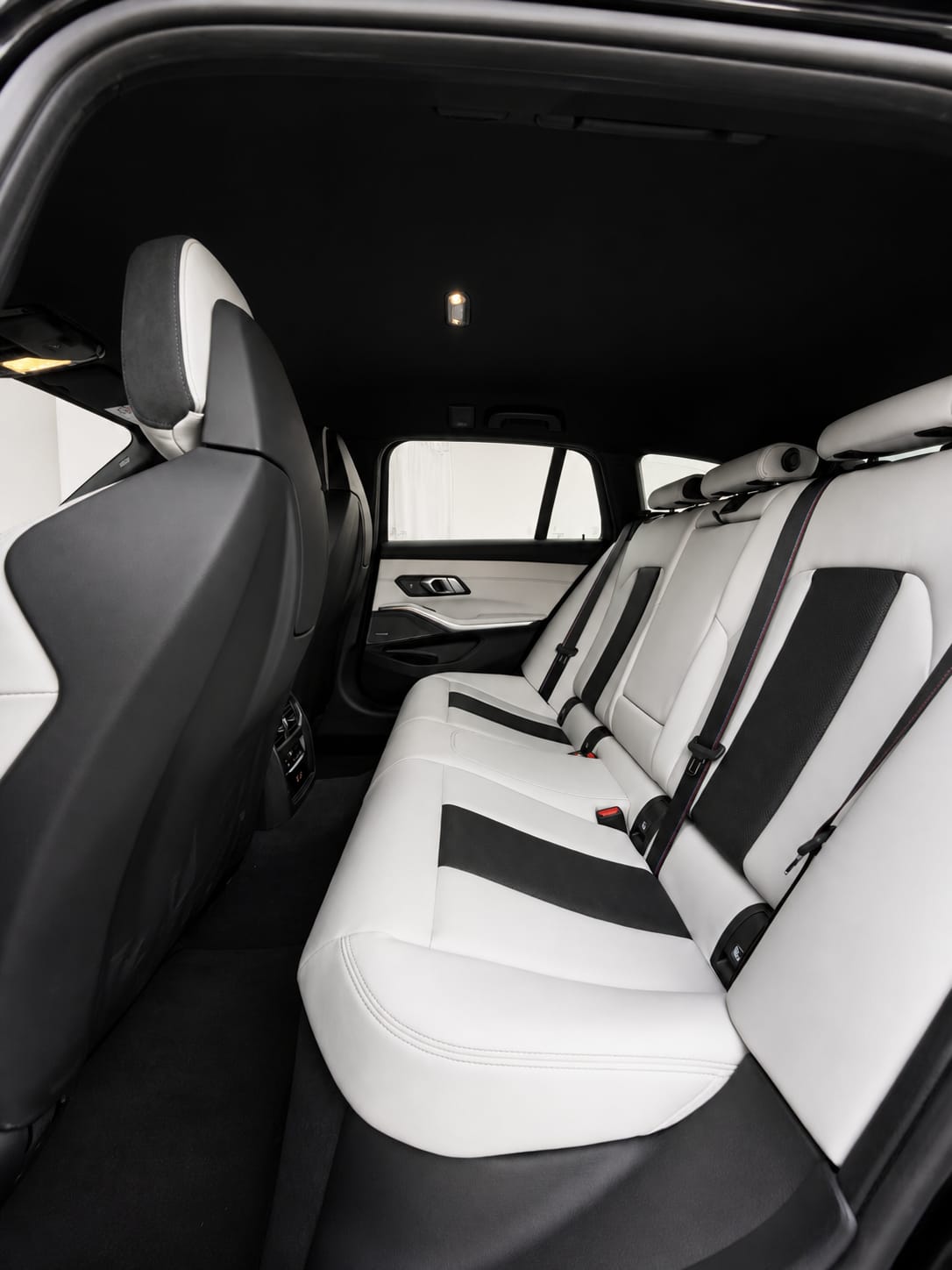 BMW M3 Touring xDrive Competition M-image-10