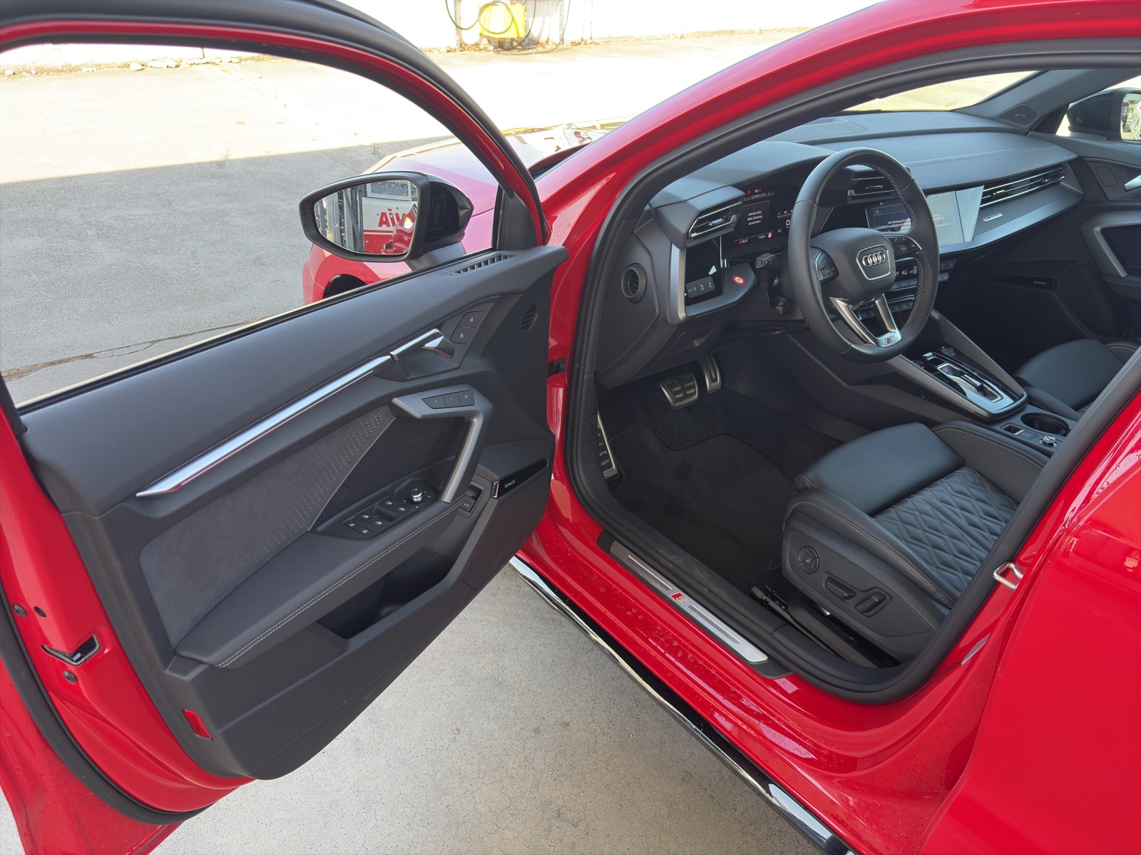 AUDI S3 Sportback 2.0 TFSI quattro S-Tronic-image-4