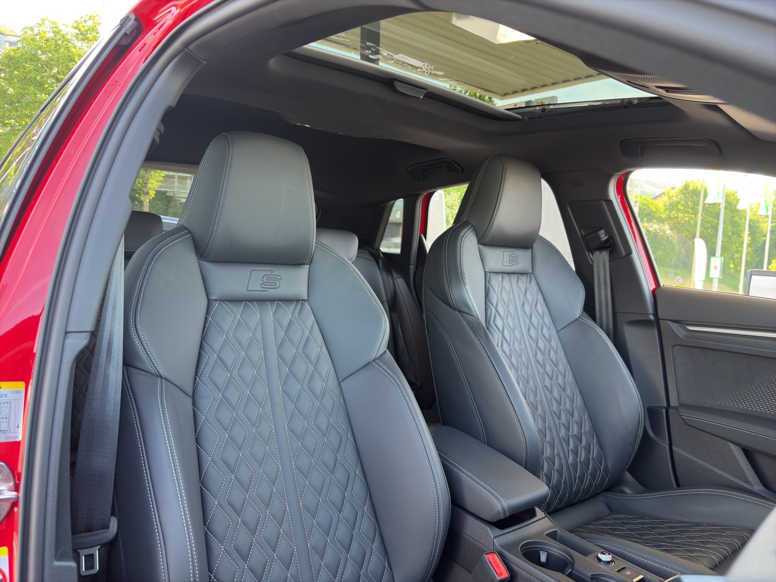 AUDI S3 Sportback 2.0 TFSI quattro S-Tronic-image-6