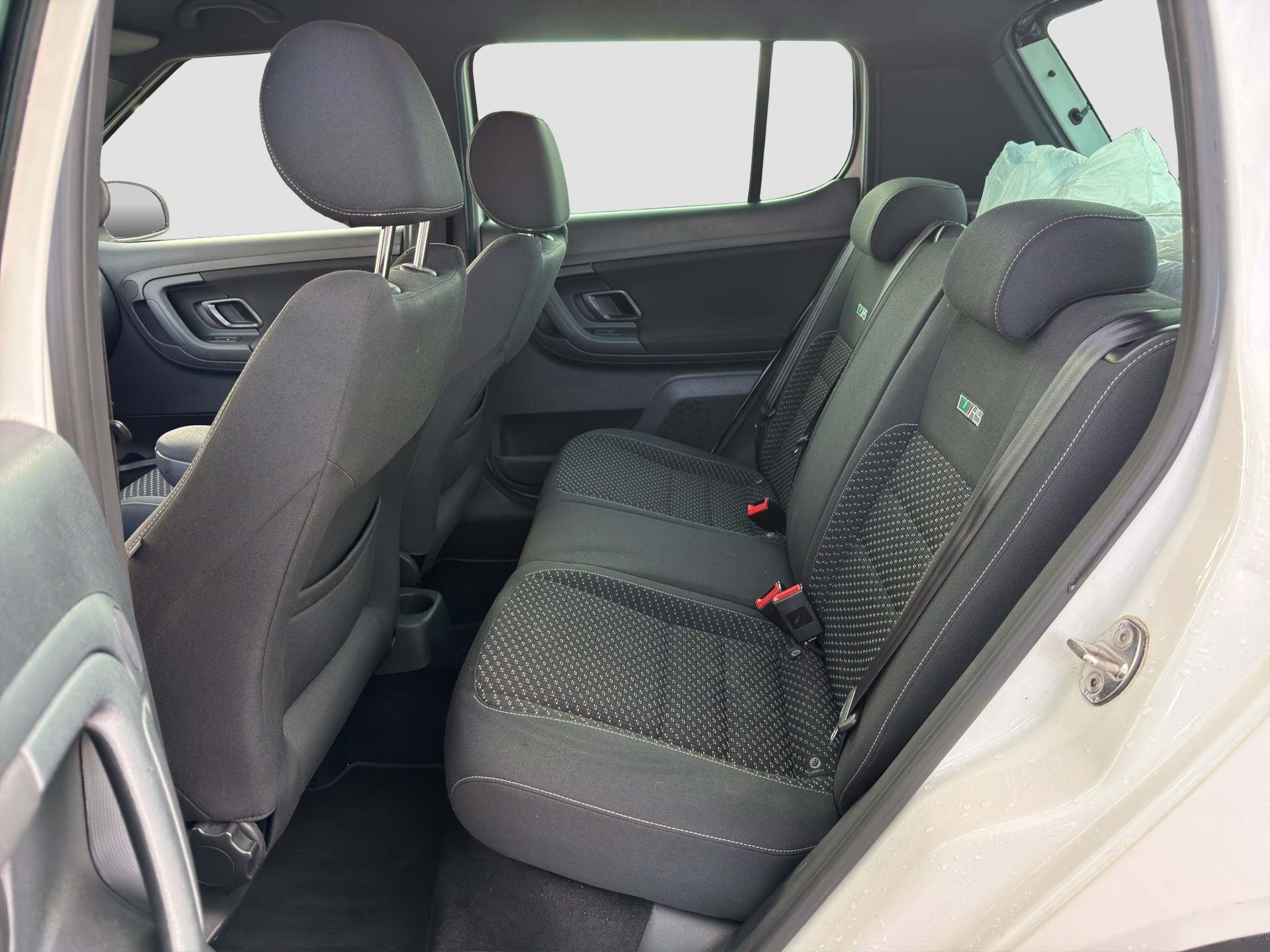 SKODA Fabia 1.4 TSI RS DSG-image-9