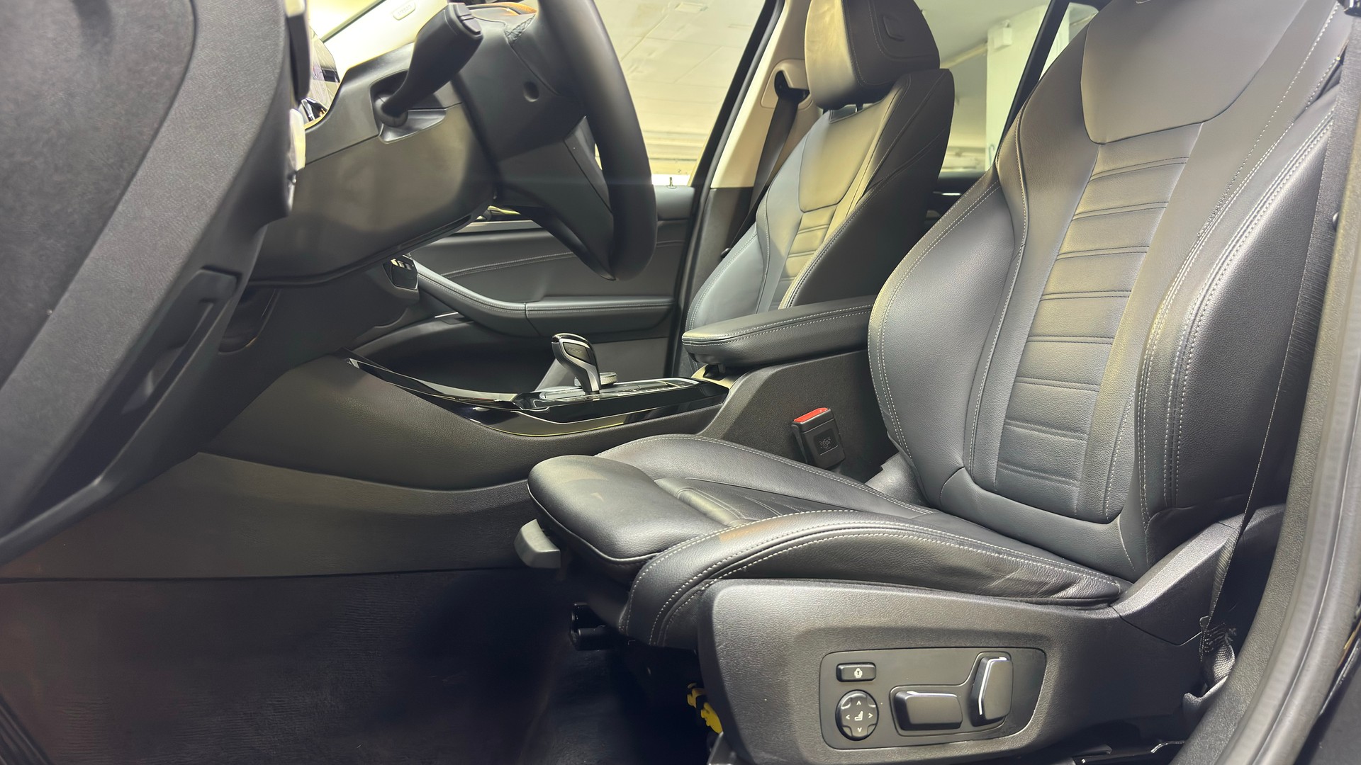 BMW X3 xDrive 20i-image-10