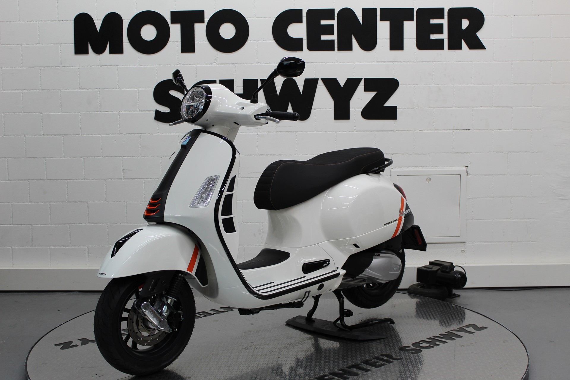 PIAGGIO Vespa GTS 300 Super Sport ABS-showroom-element-2