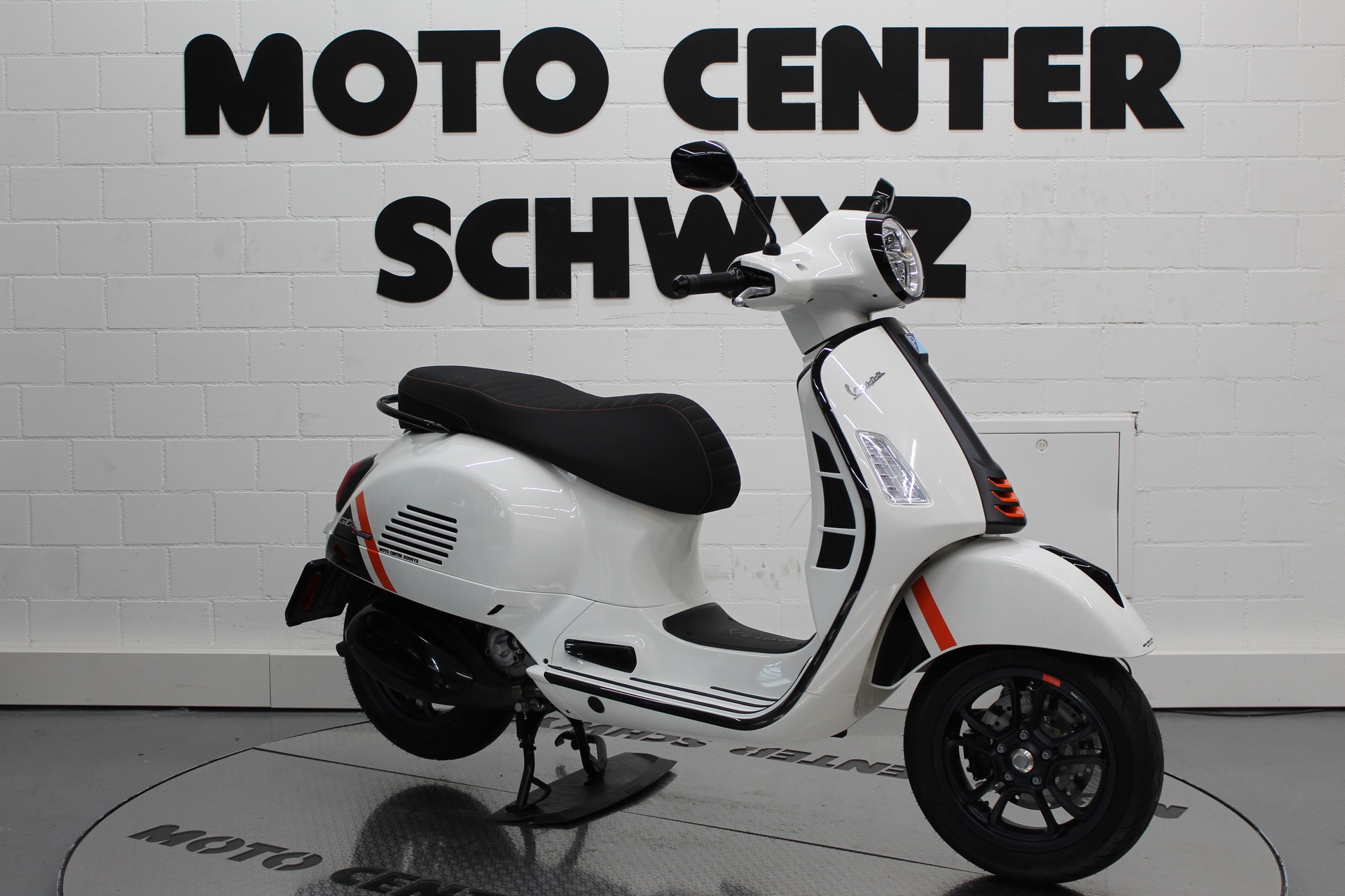 PIAGGIO Vespa GTS 300 Super Sport ABS-showroom-element-1