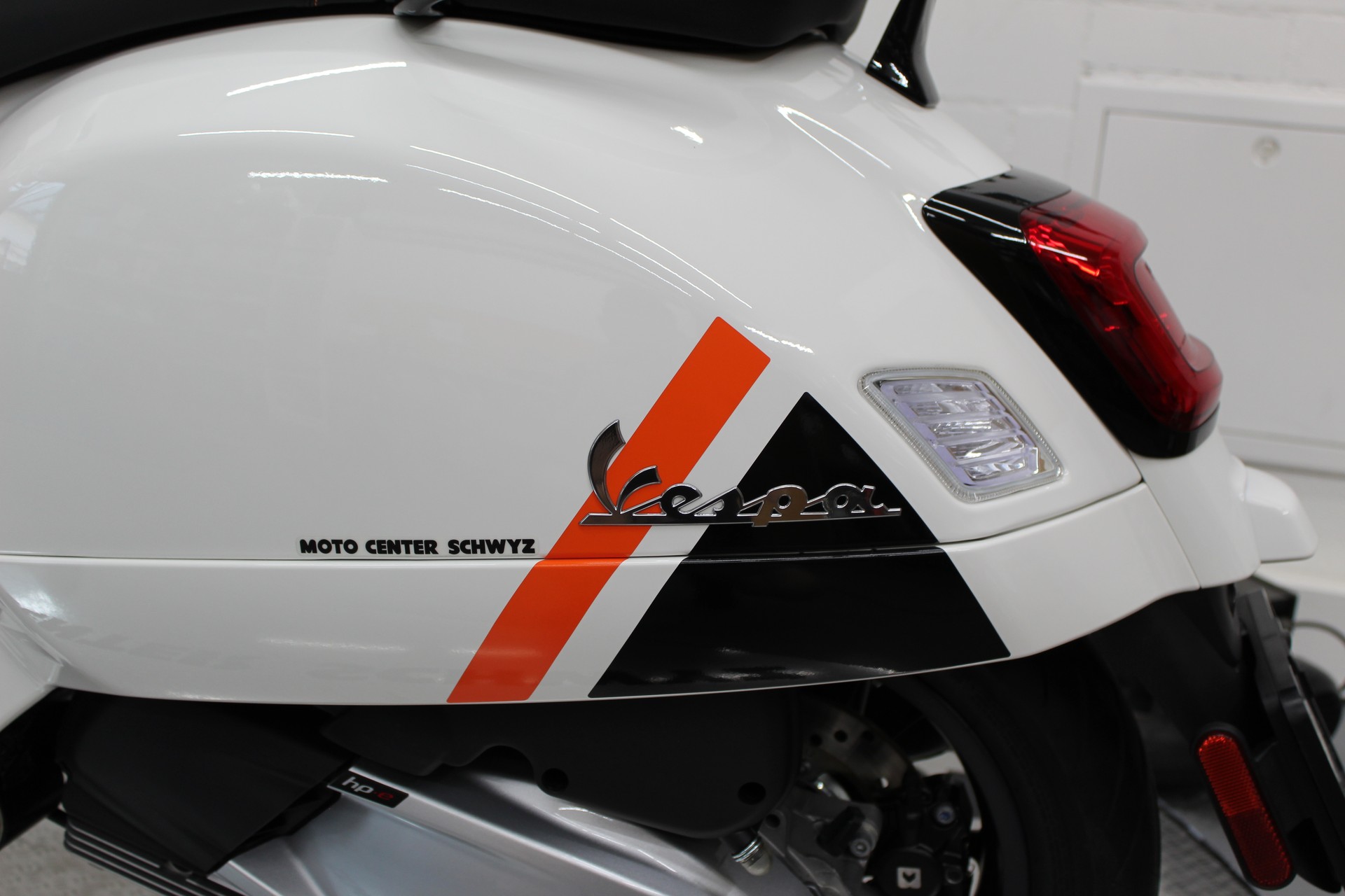 PIAGGIO Vespa GTS 300 Super Sport ABS-image-4