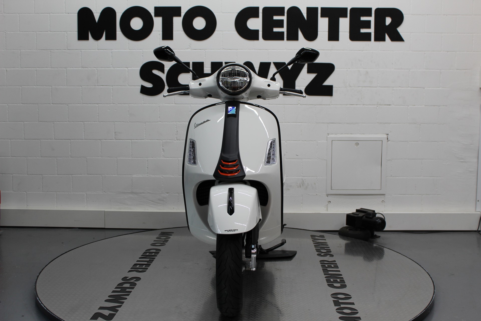 PIAGGIO Vespa GTS 300 Super Sport ABS-image-6