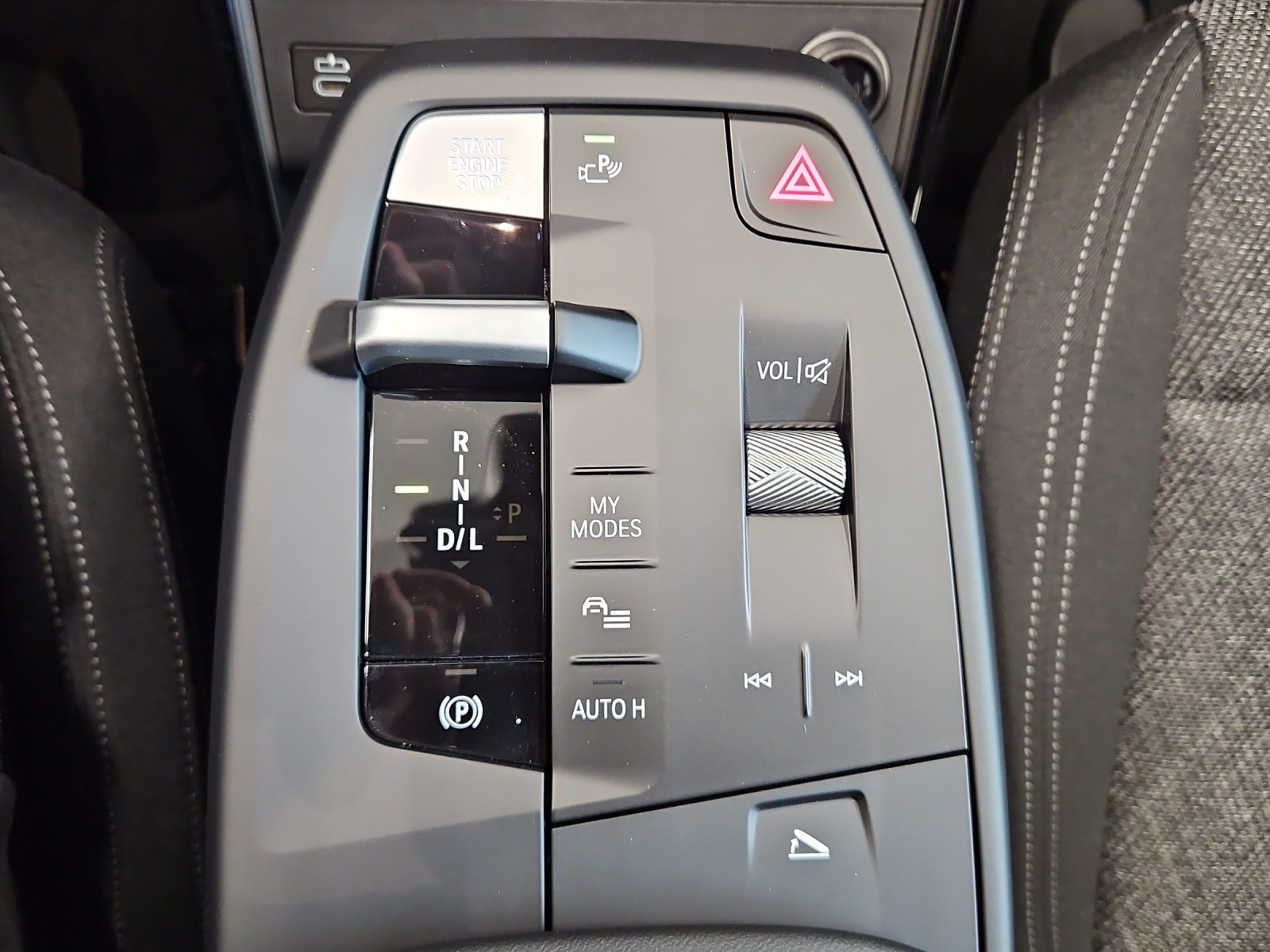 BMW X1 sDrive 18i-image-17