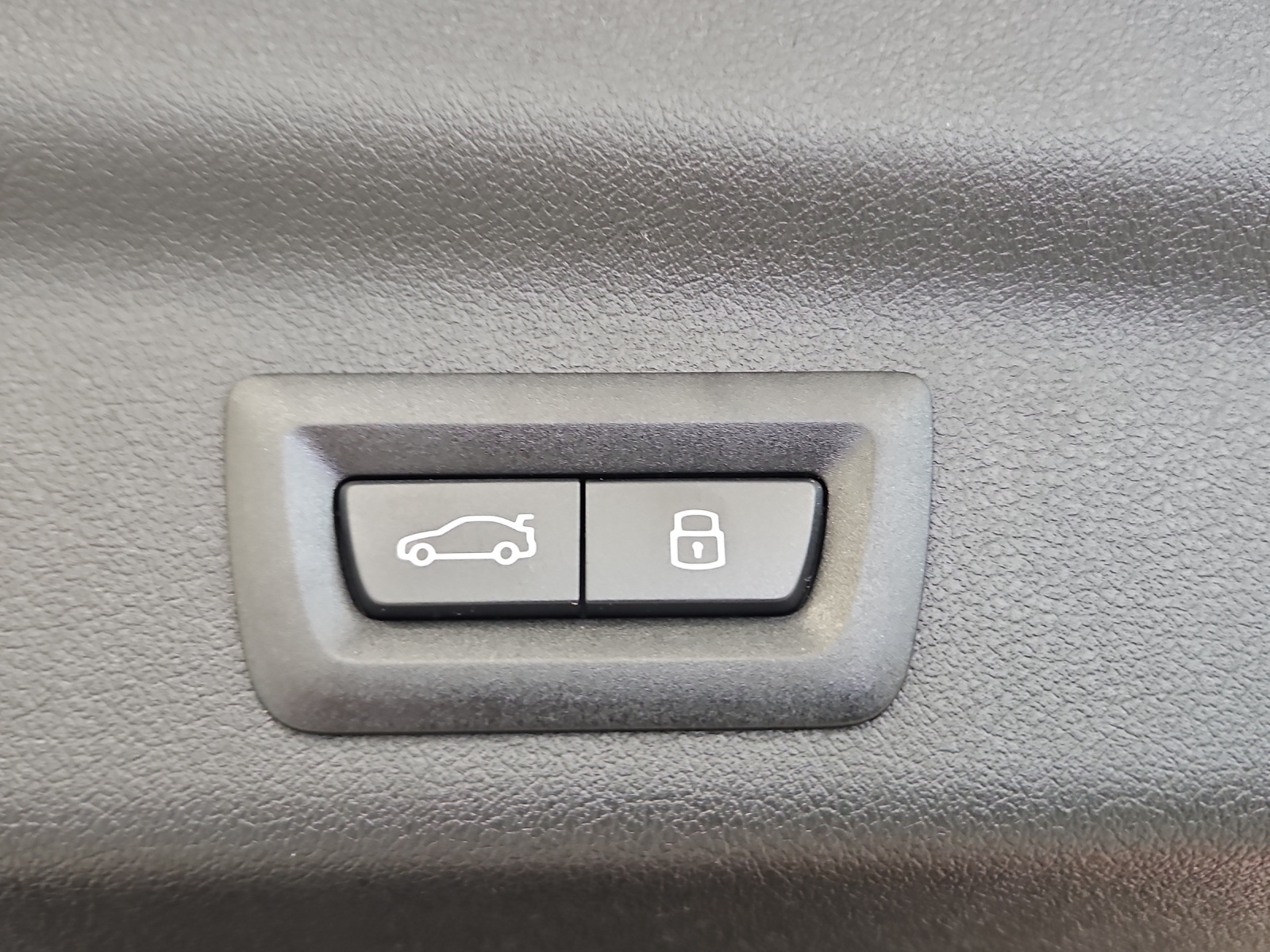 BMW X1 sDrive 18i-image-15