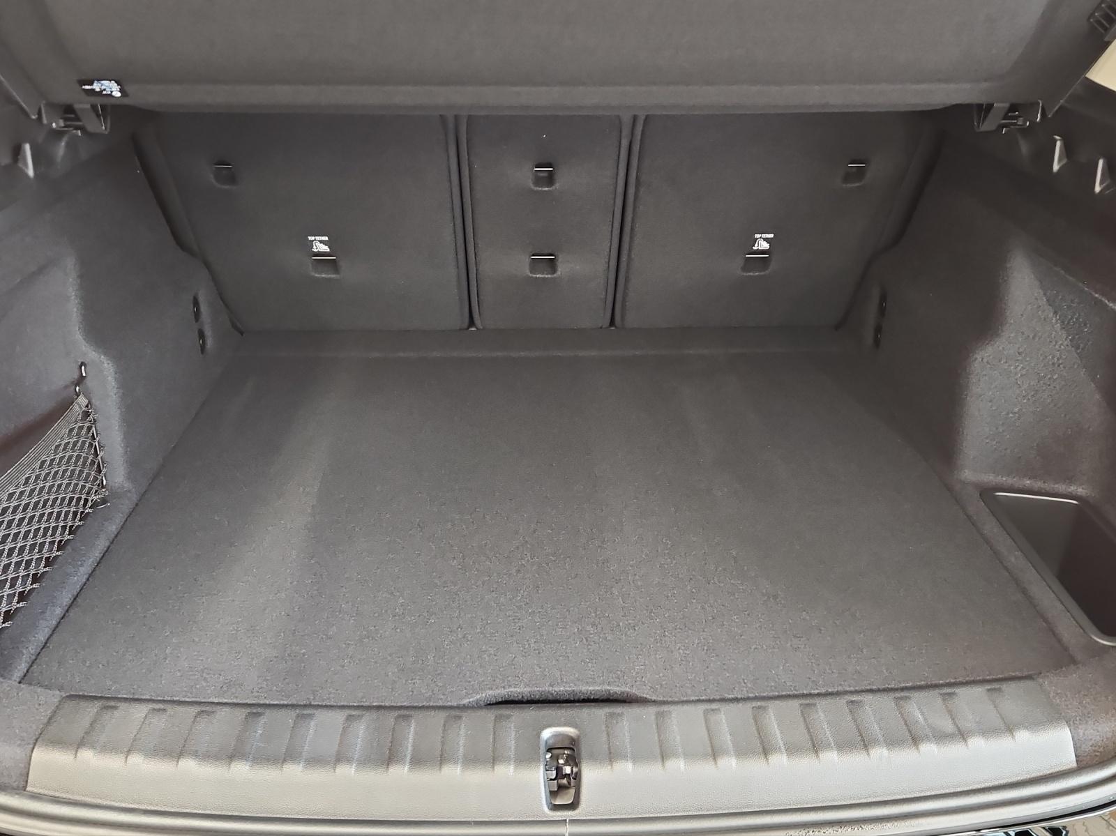 BMW X1 sDrive 18i-image-14