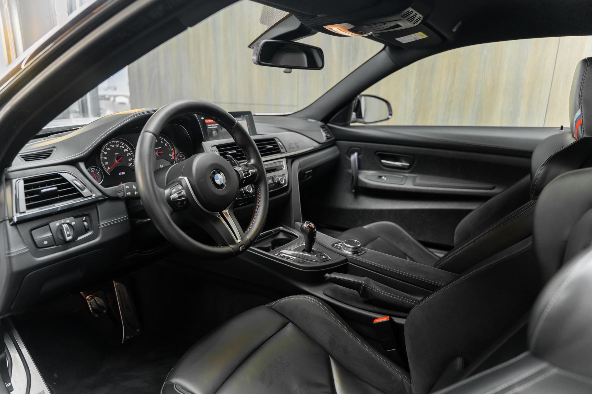 BMW M4 Coupé CS DKG-showroom-element-2