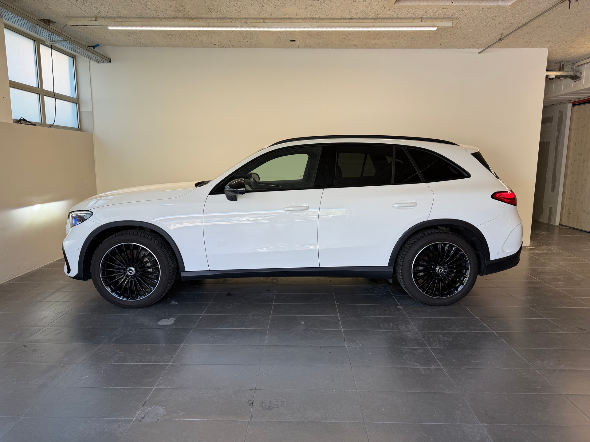 MERCEDES-BENZ Glc 220d AMG Line Plus 4Matic 9G-Tronic-image-2