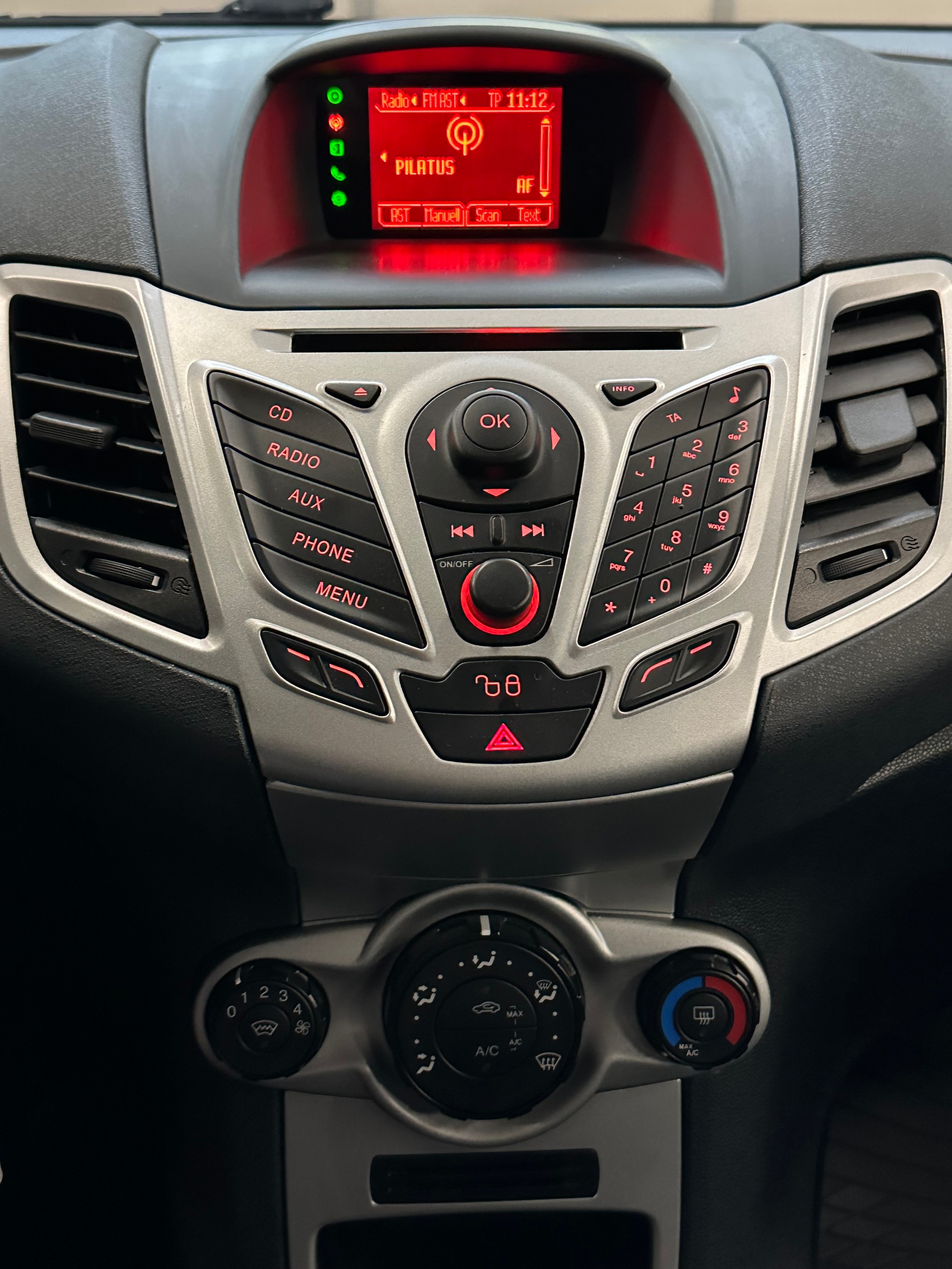 FORD Fiesta 1.25 16V Ambiente-image-12