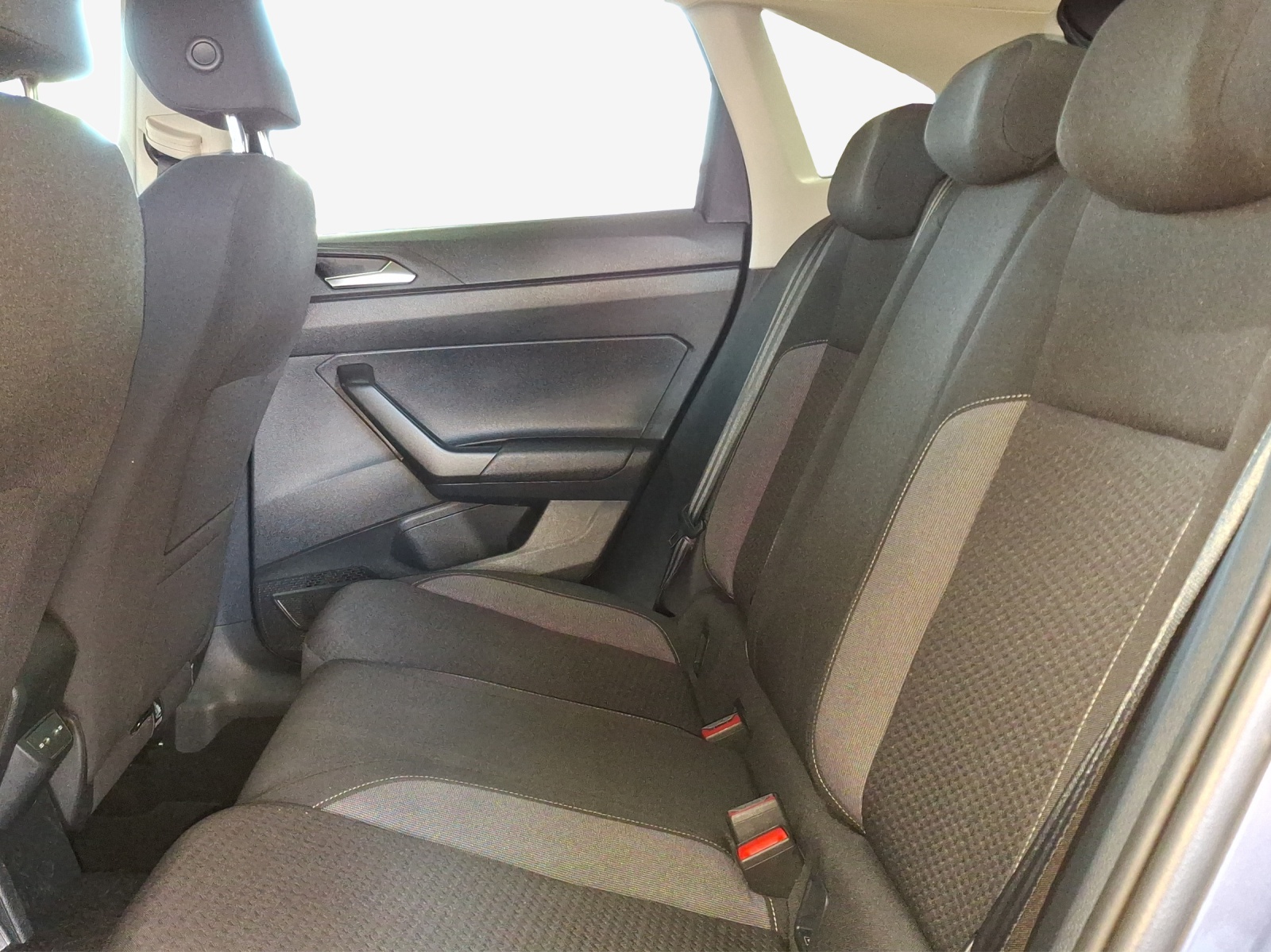 VW Taigo 1.0 TSI Life DSG-image-11