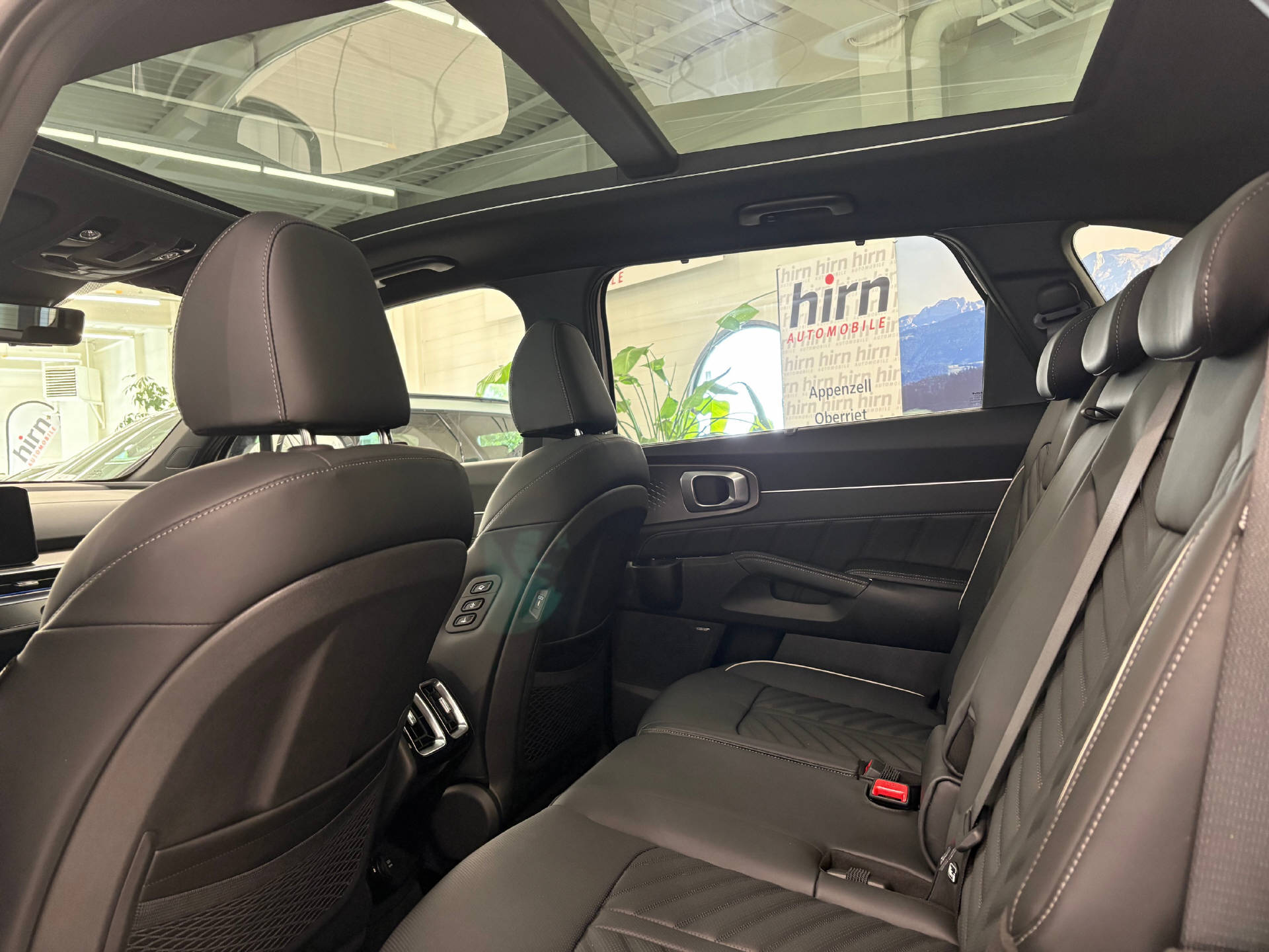 KIA Sorento 1.6 T-GDi Plug-in Hybrid Style 7P-image-8