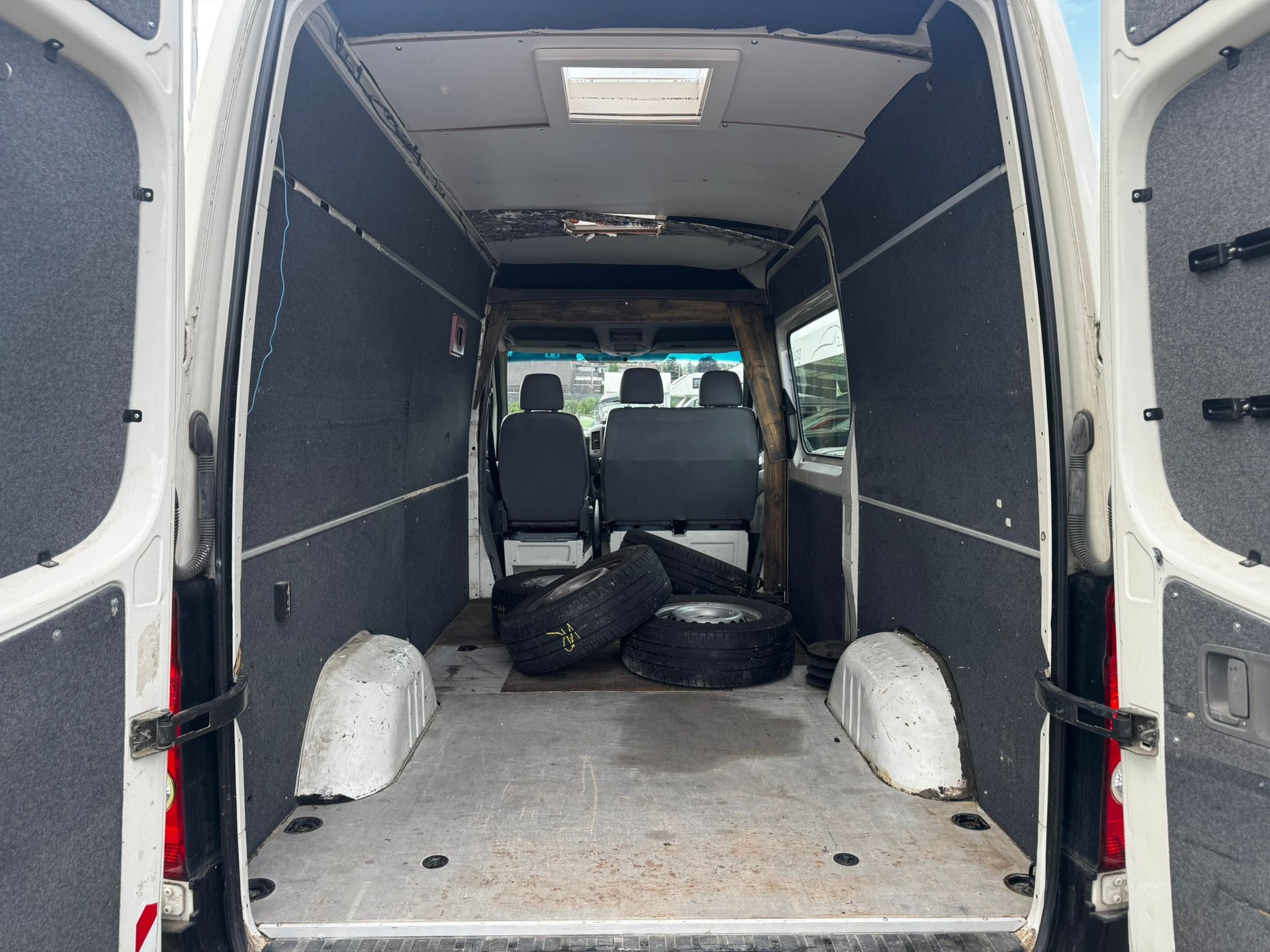 VW Crafter 35 2.5 TDI 164 PS-image-12