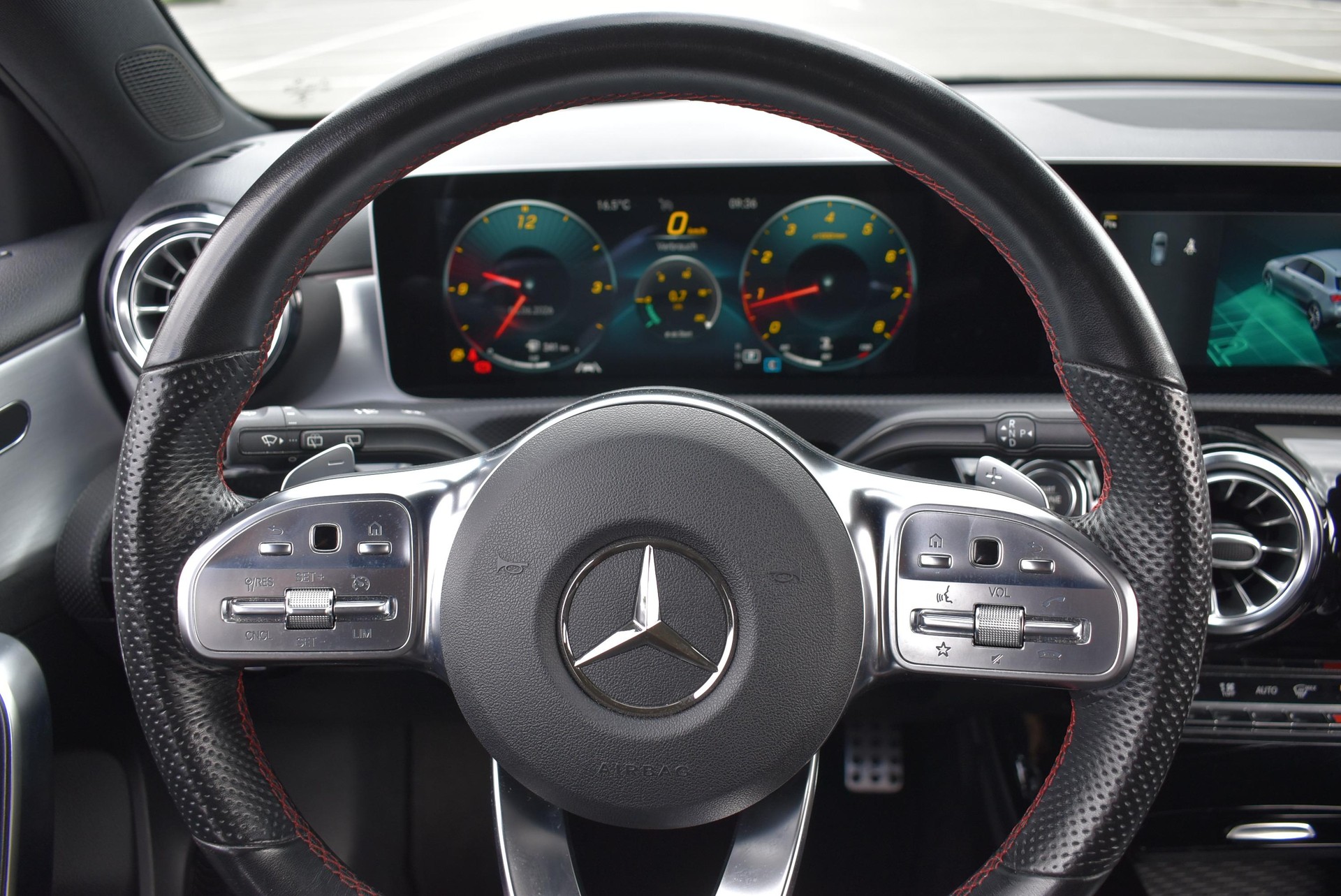MERCEDES-BENZ A 200 AMG Line-image-10