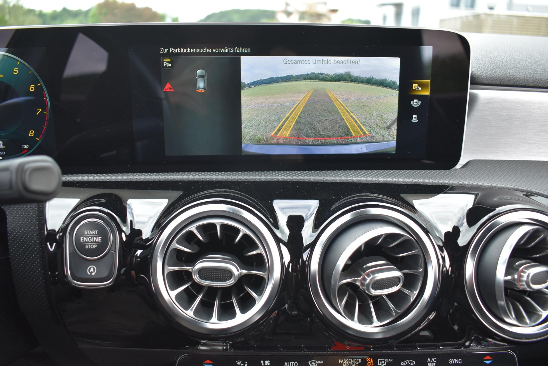 MERCEDES-BENZ A 200 AMG Line-image-14