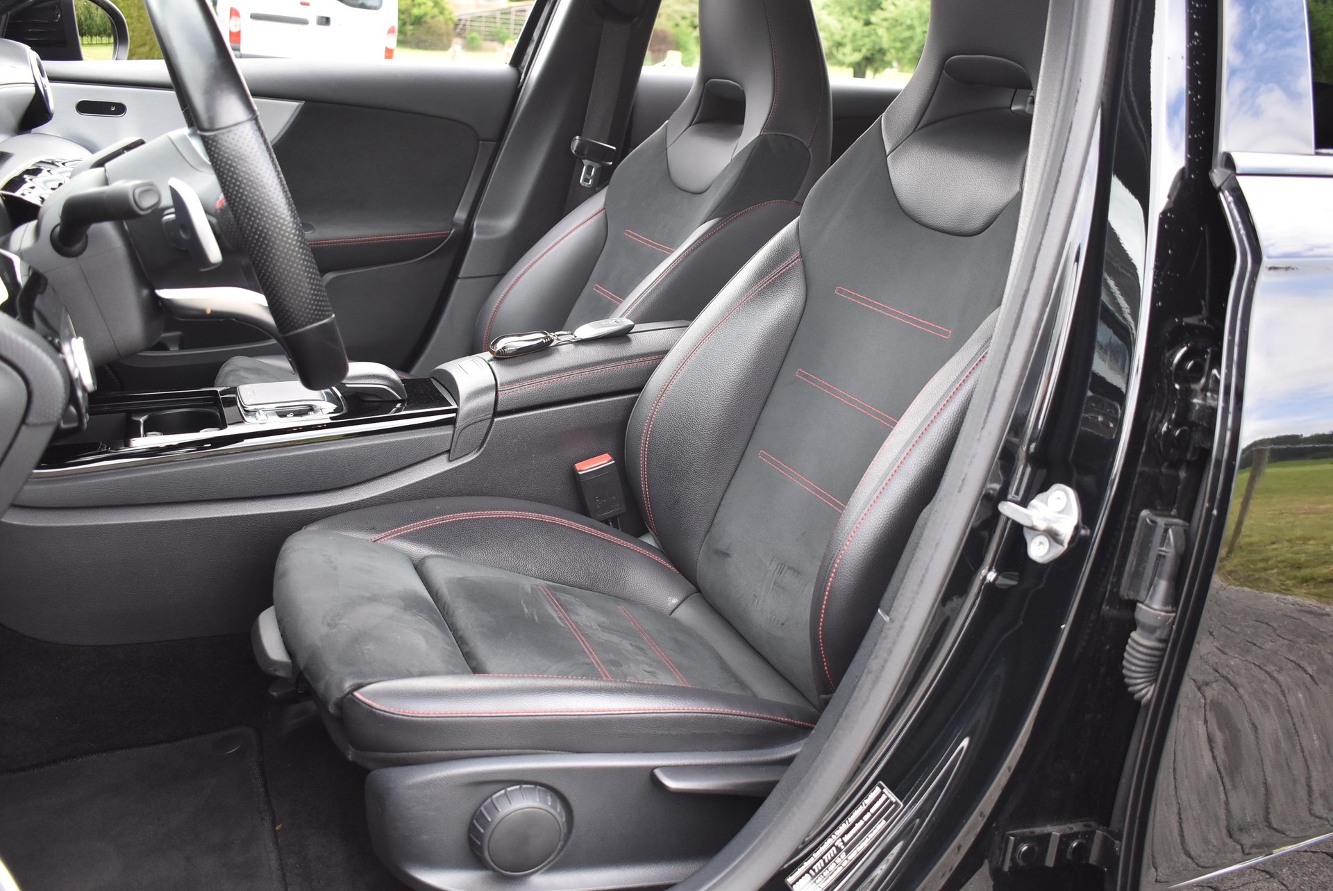 MERCEDES-BENZ A 200 AMG Line-image-11