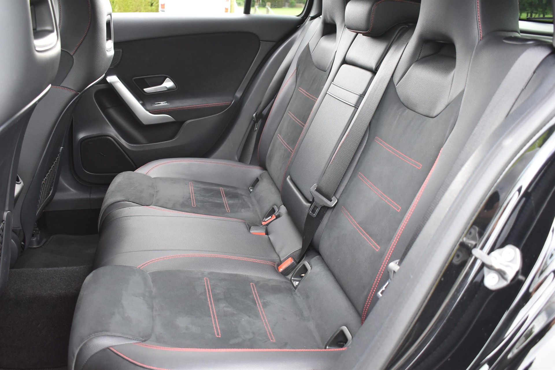 MERCEDES-BENZ A 200 AMG Line-image-12