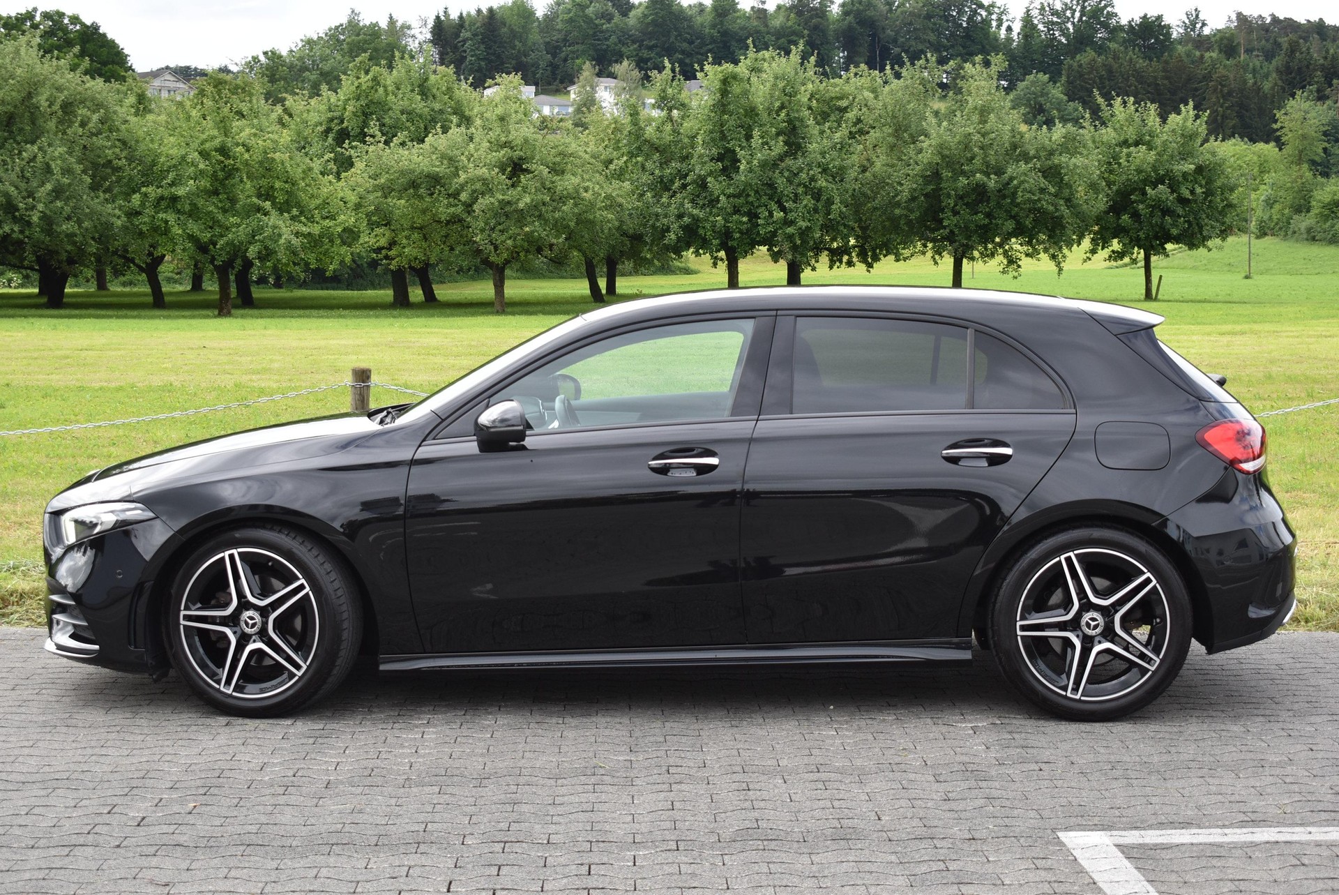 MERCEDES-BENZ A 200 AMG Line-image-1