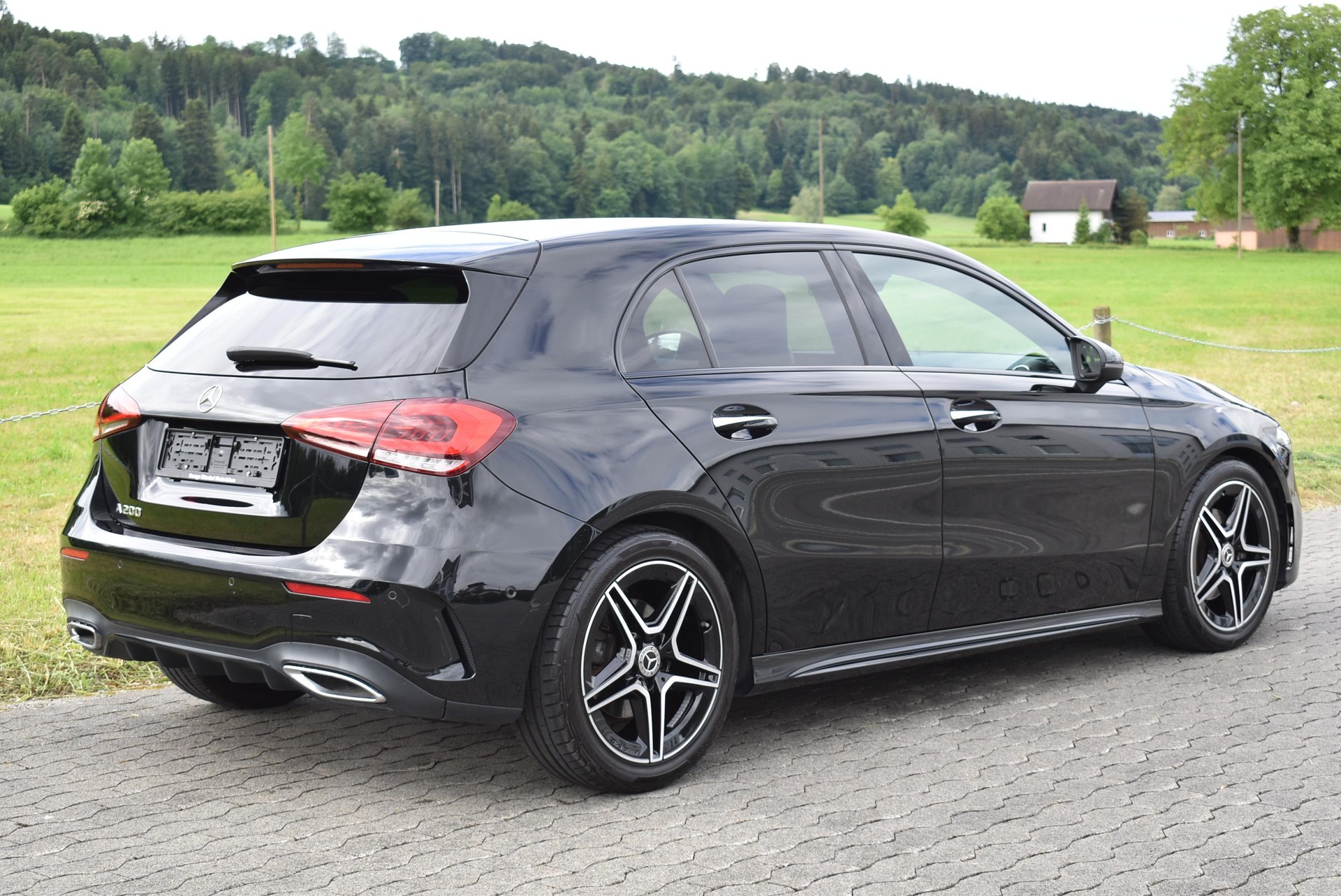 MERCEDES-BENZ A 200 AMG Line-image-4