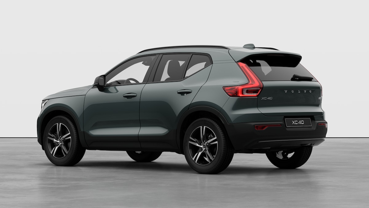VOLVO XC40 2.0 B3 MH Plus Dark-image-1