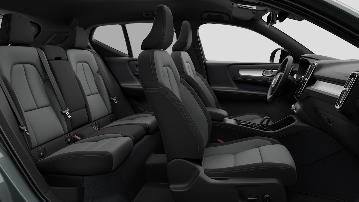 VOLVO XC40 2.0 B3 MH Plus Dark-image-13