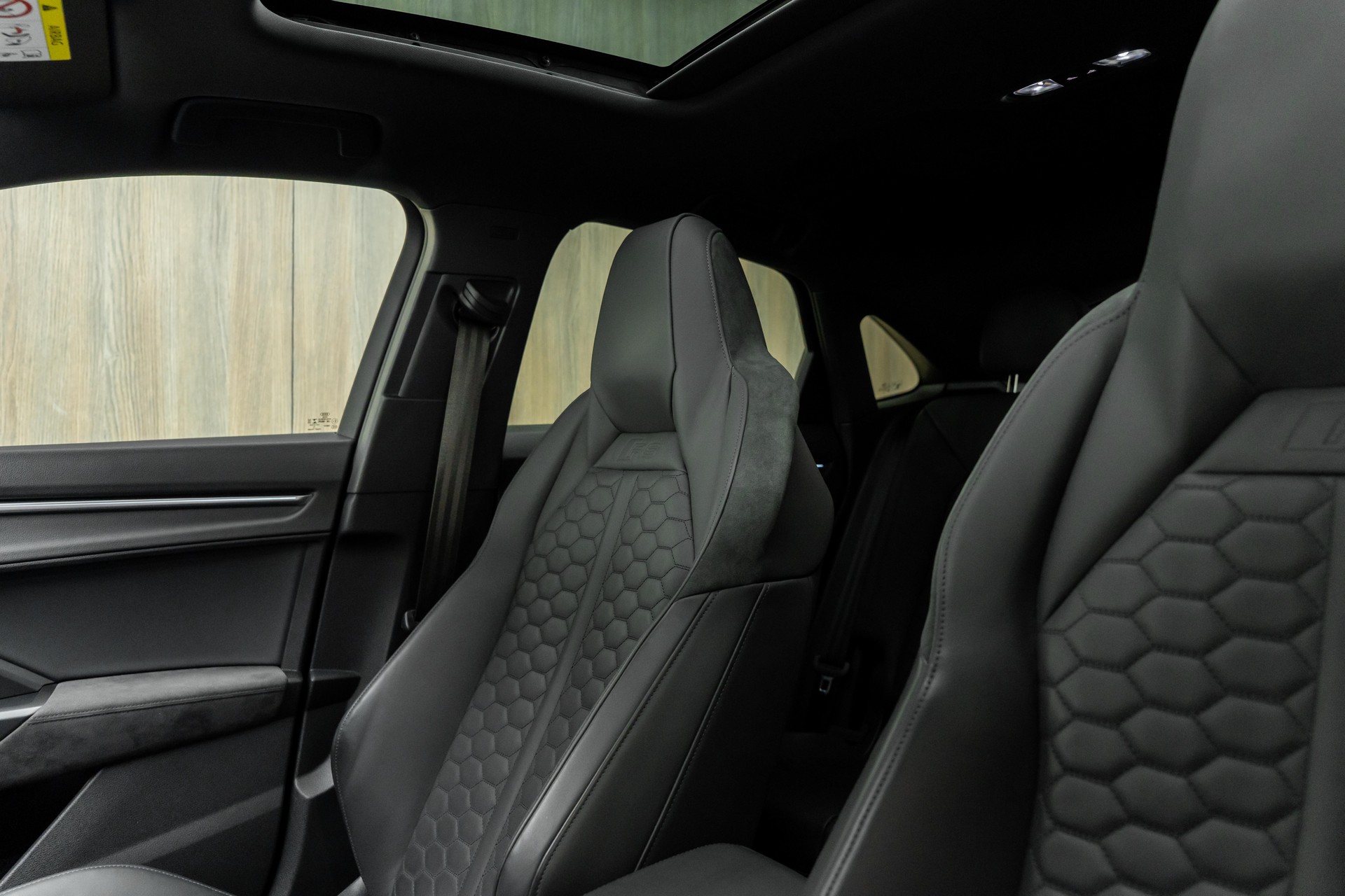 AUDI RS Q3 Sportback quattro S tronic-image-5