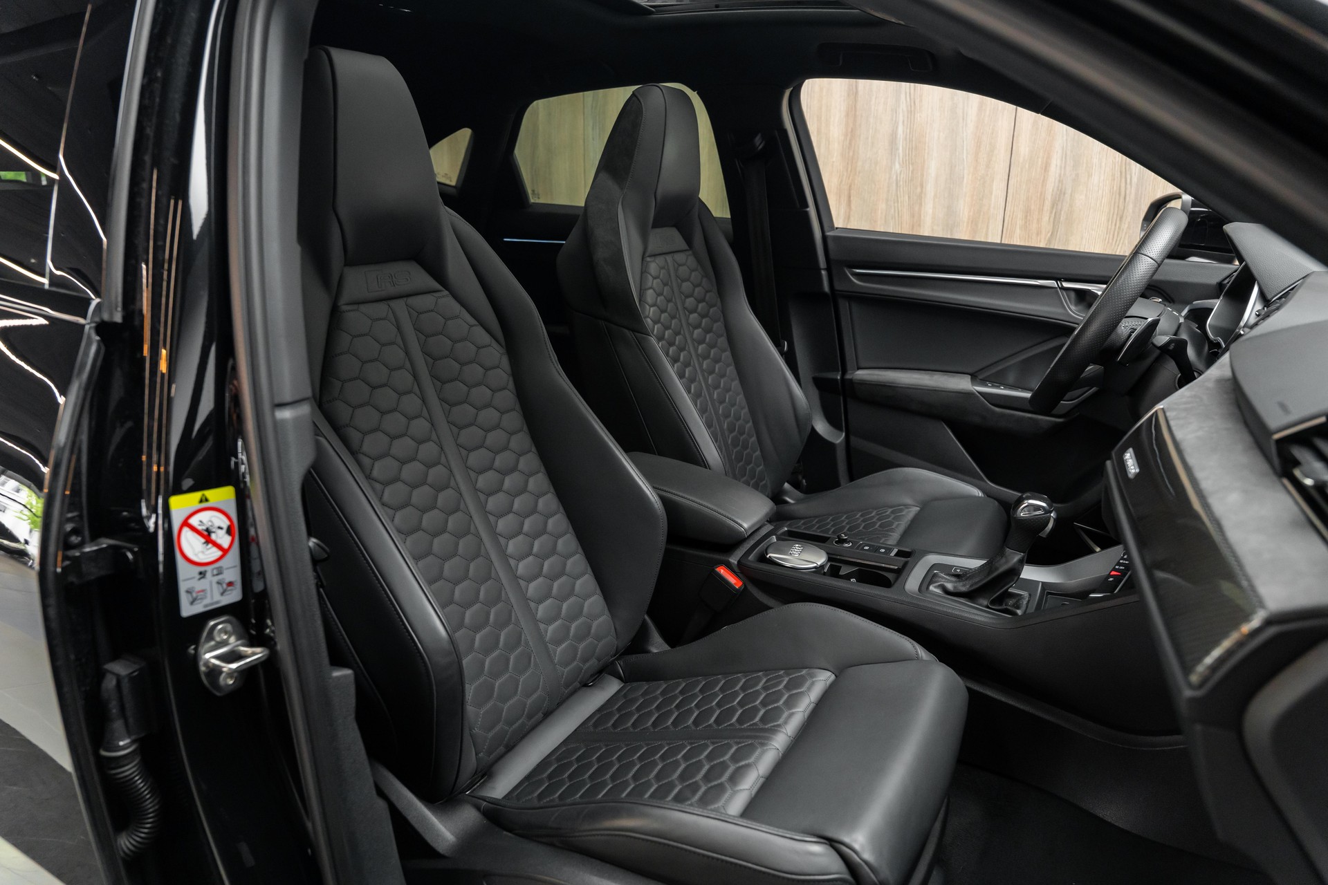 AUDI RS Q3 Sportback quattro S tronic-image-7