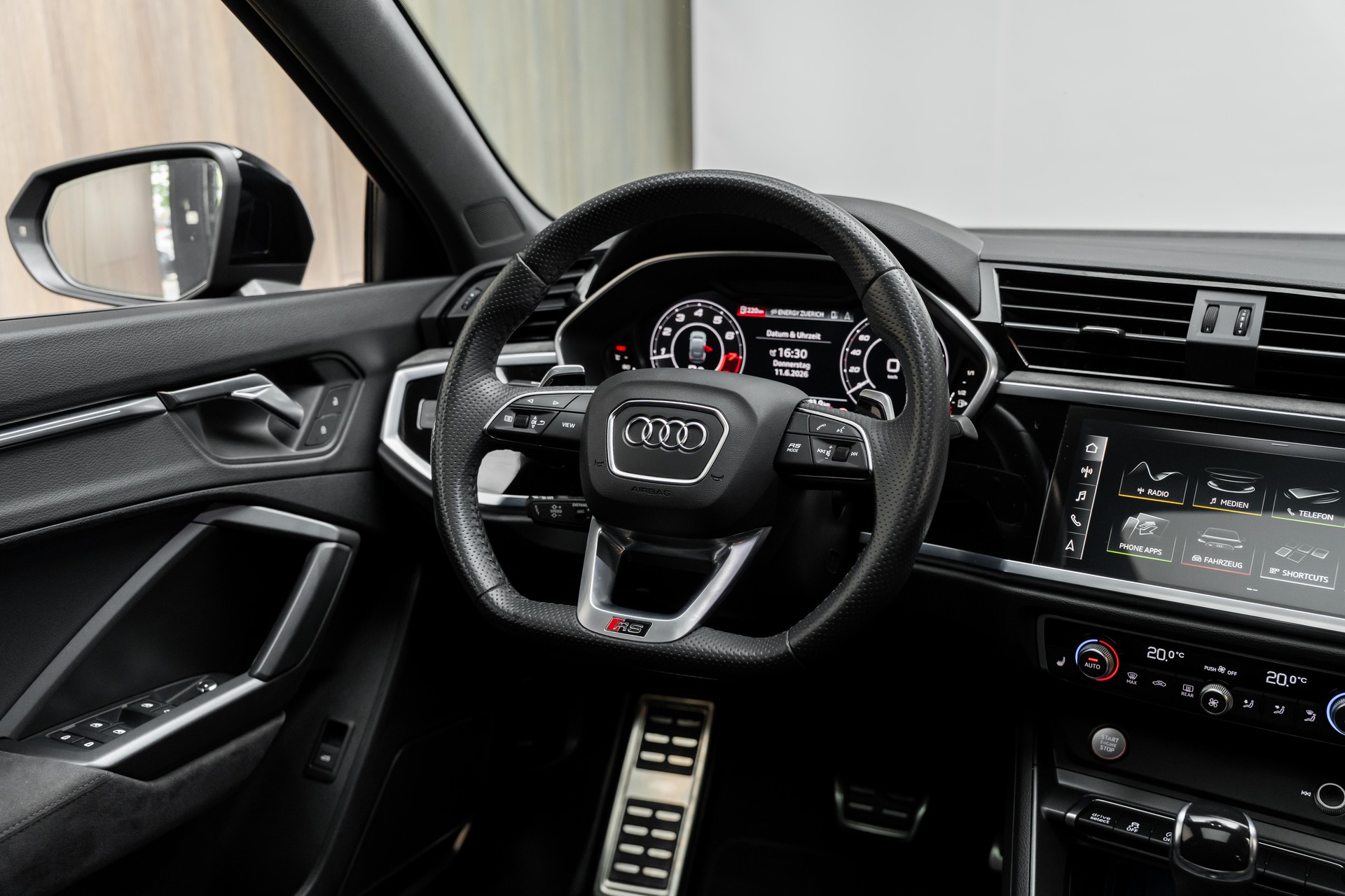 AUDI RS Q3 Sportback quattro S tronic-image-18