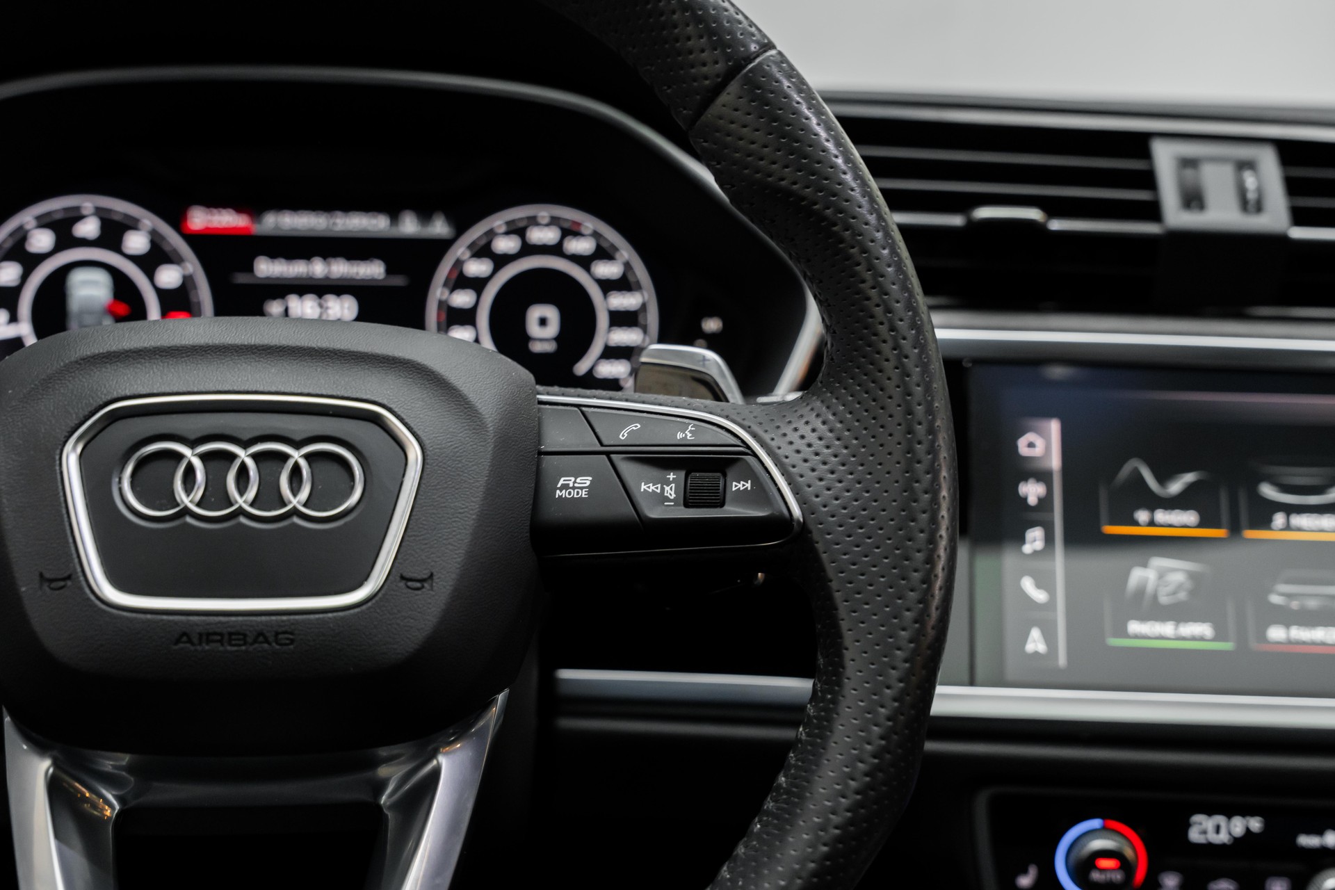 AUDI RS Q3 Sportback quattro S tronic-image-21