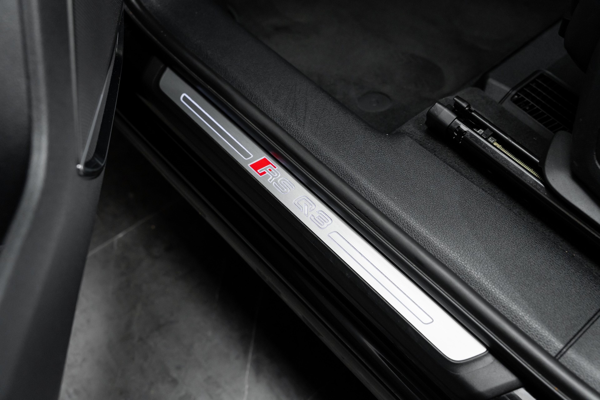 AUDI RS Q3 Sportback quattro S tronic-image-23