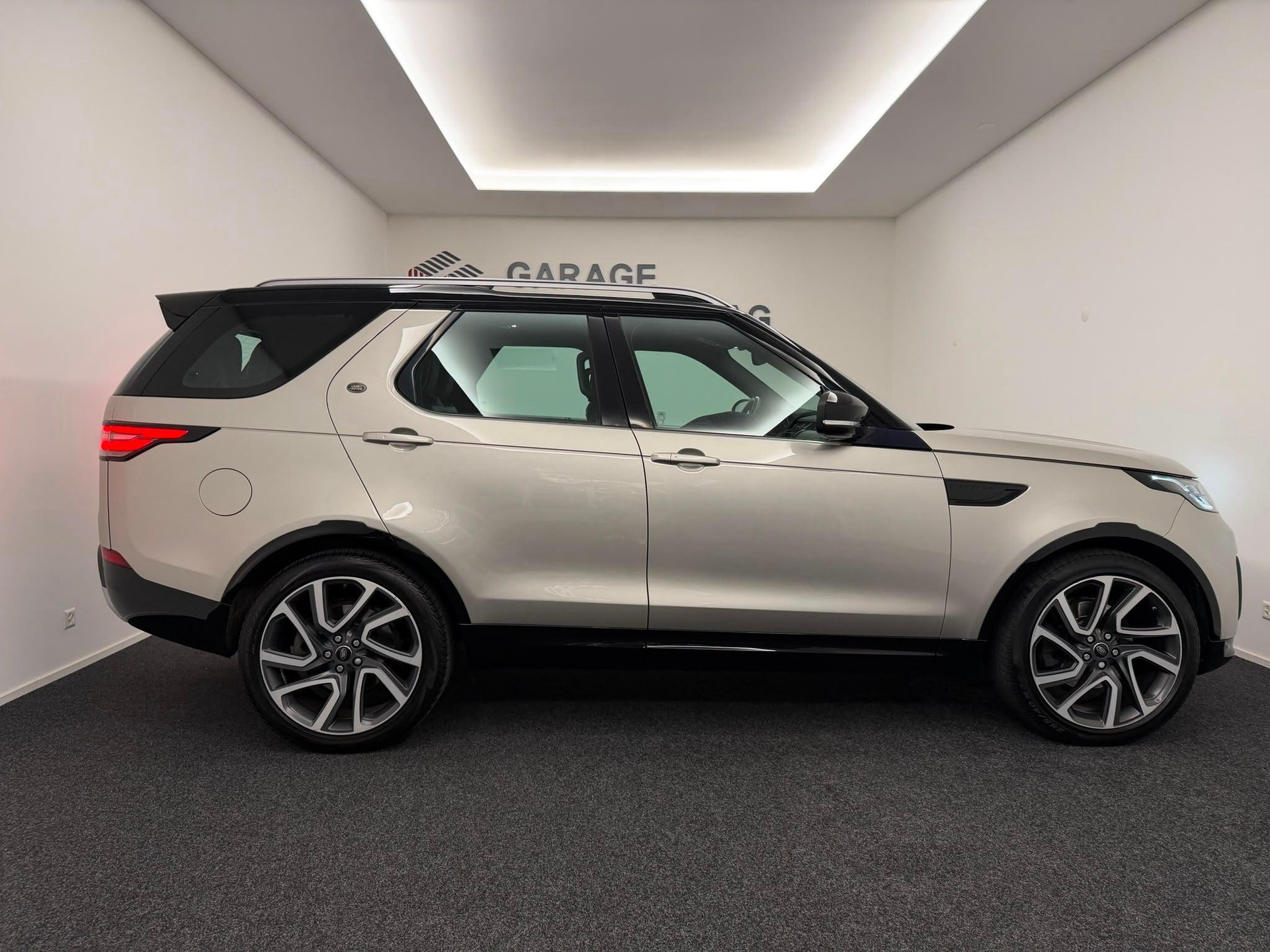 LAND ROVER Discovery 3.0 Si6 HSE Luxury-image-3