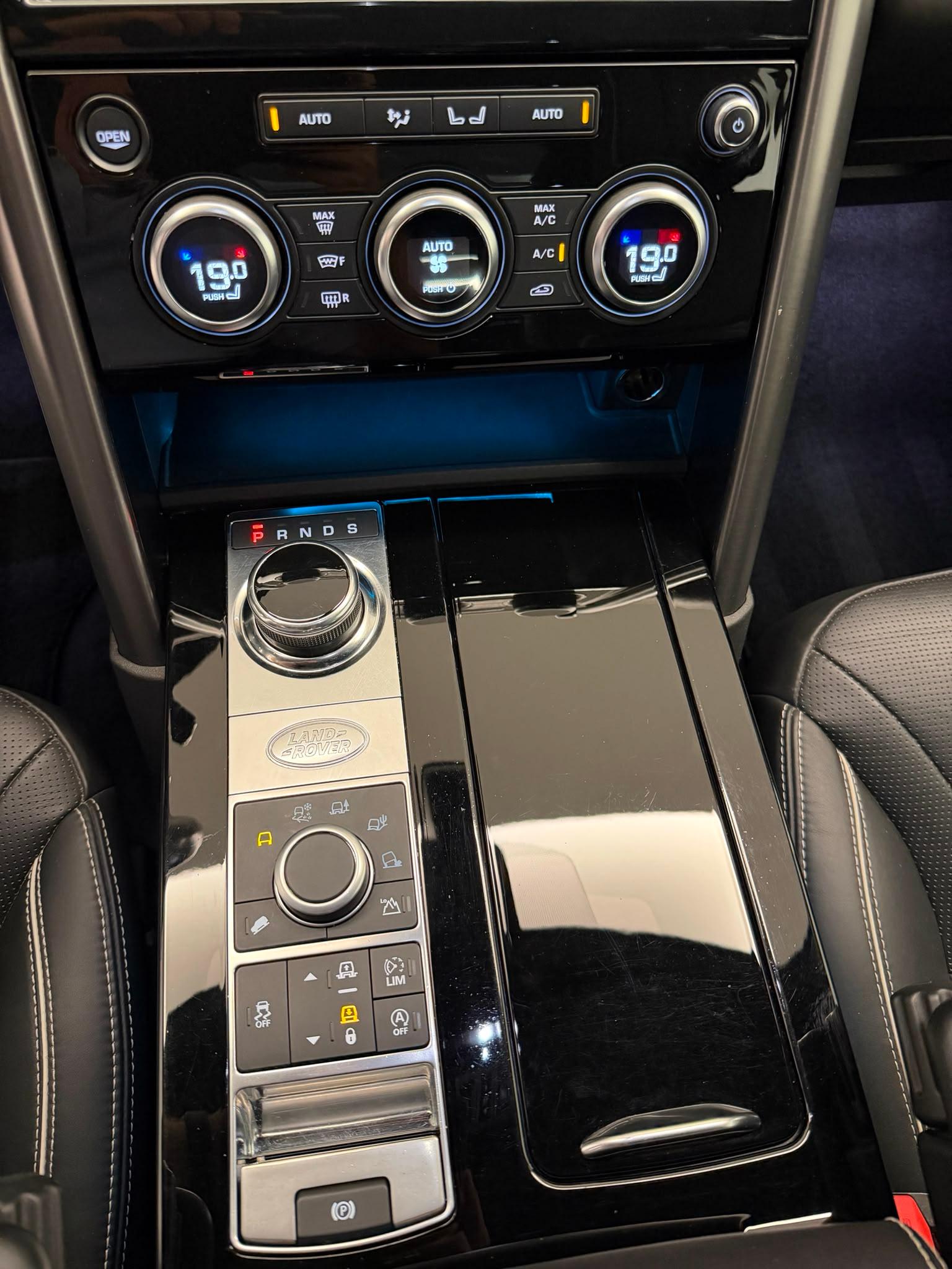 LAND ROVER Discovery 3.0 Si6 HSE Luxury-image-27