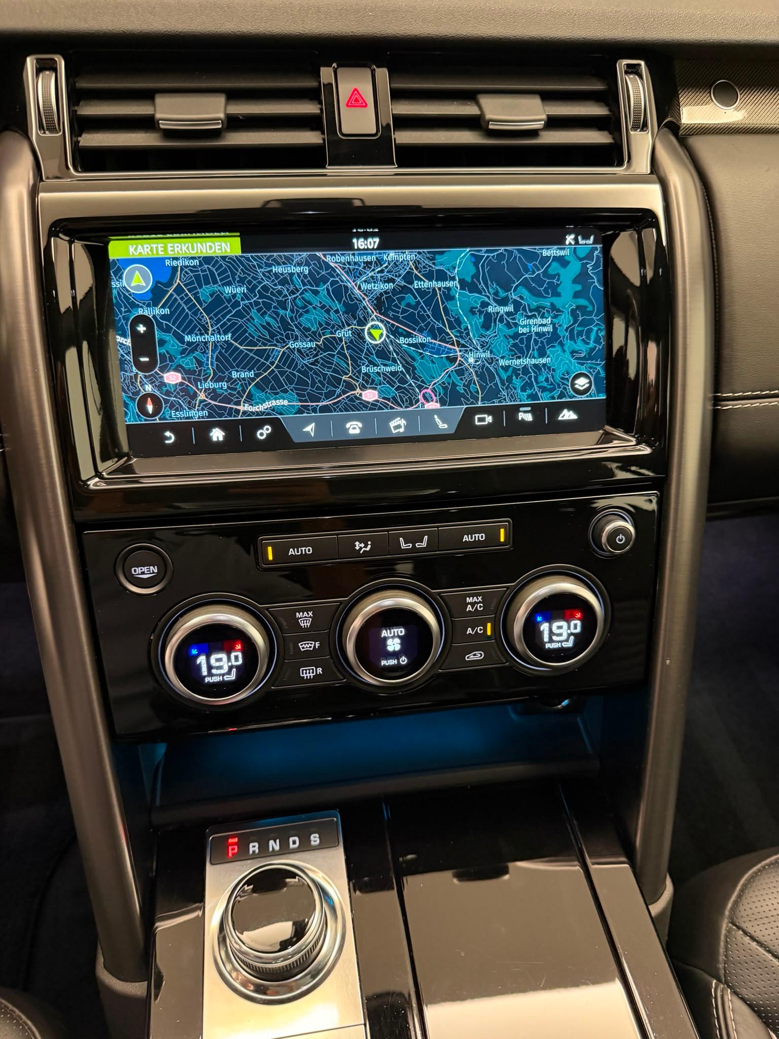 LAND ROVER Discovery 3.0 Si6 HSE Luxury-image-21