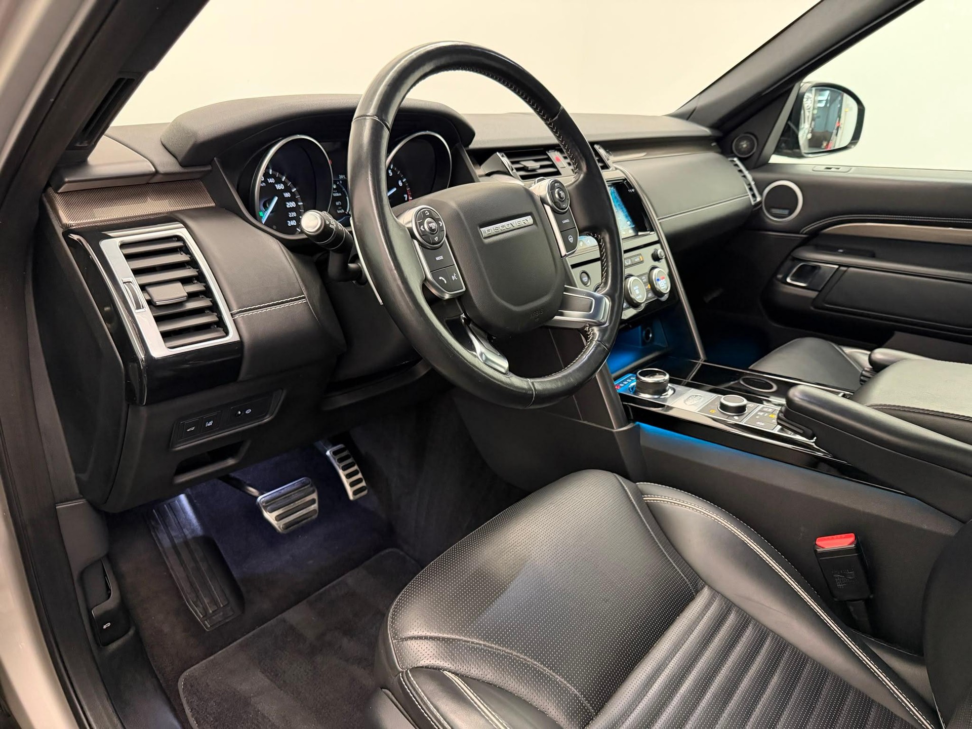 LAND ROVER Discovery 3.0 Si6 HSE Luxury-image-9