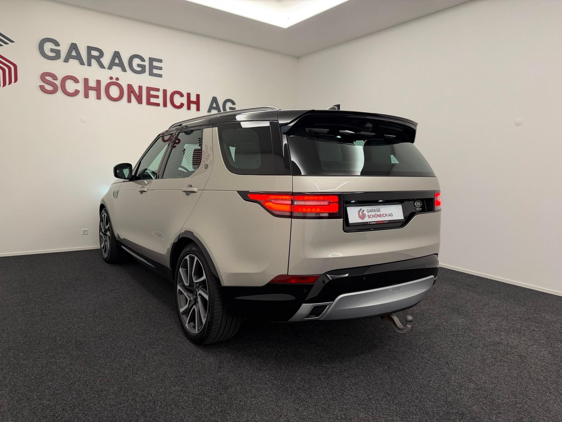 LAND ROVER Discovery 3.0 Si6 HSE Luxury-image-4