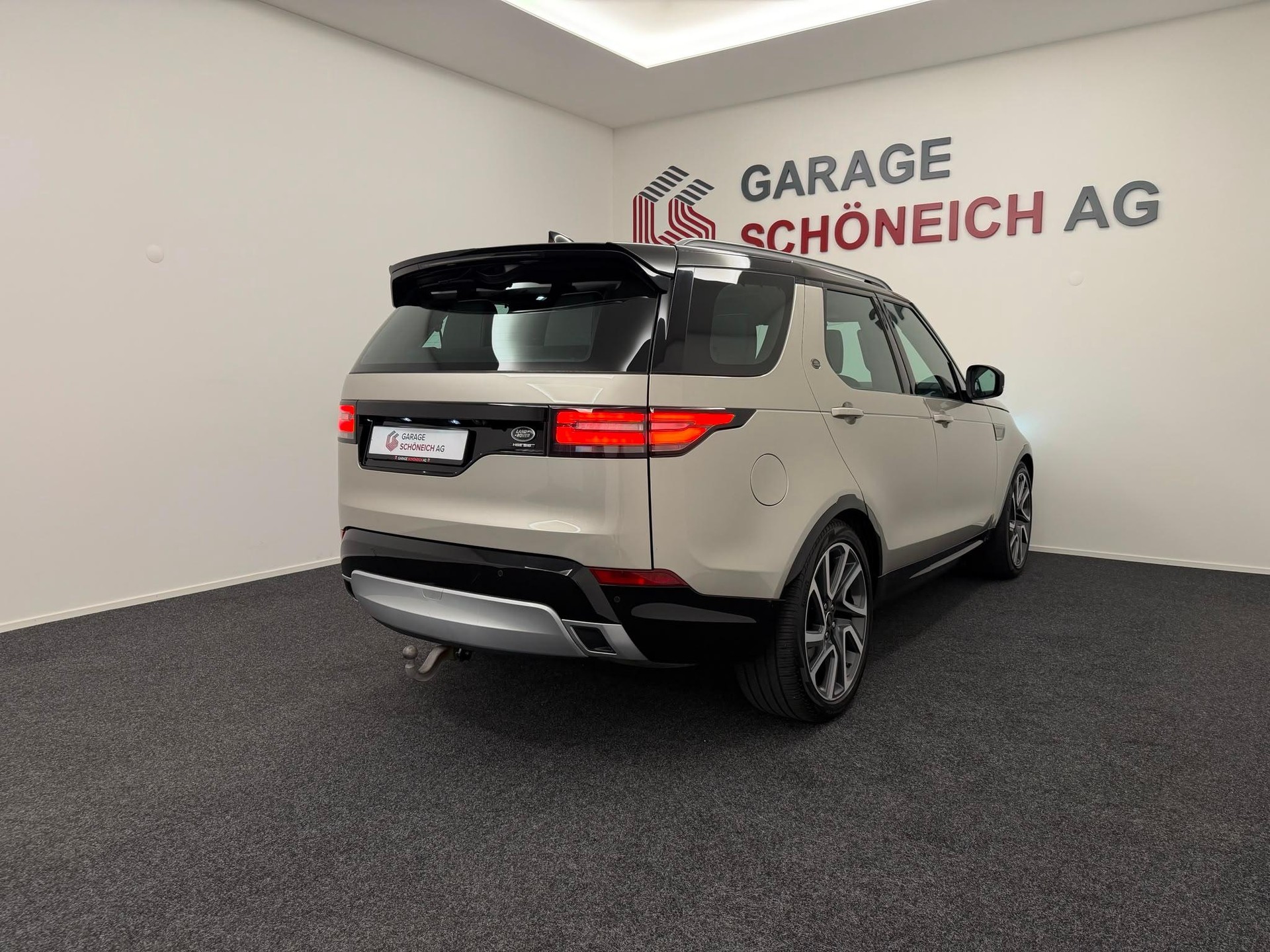 LAND ROVER Discovery 3.0 Si6 HSE Luxury-image-5