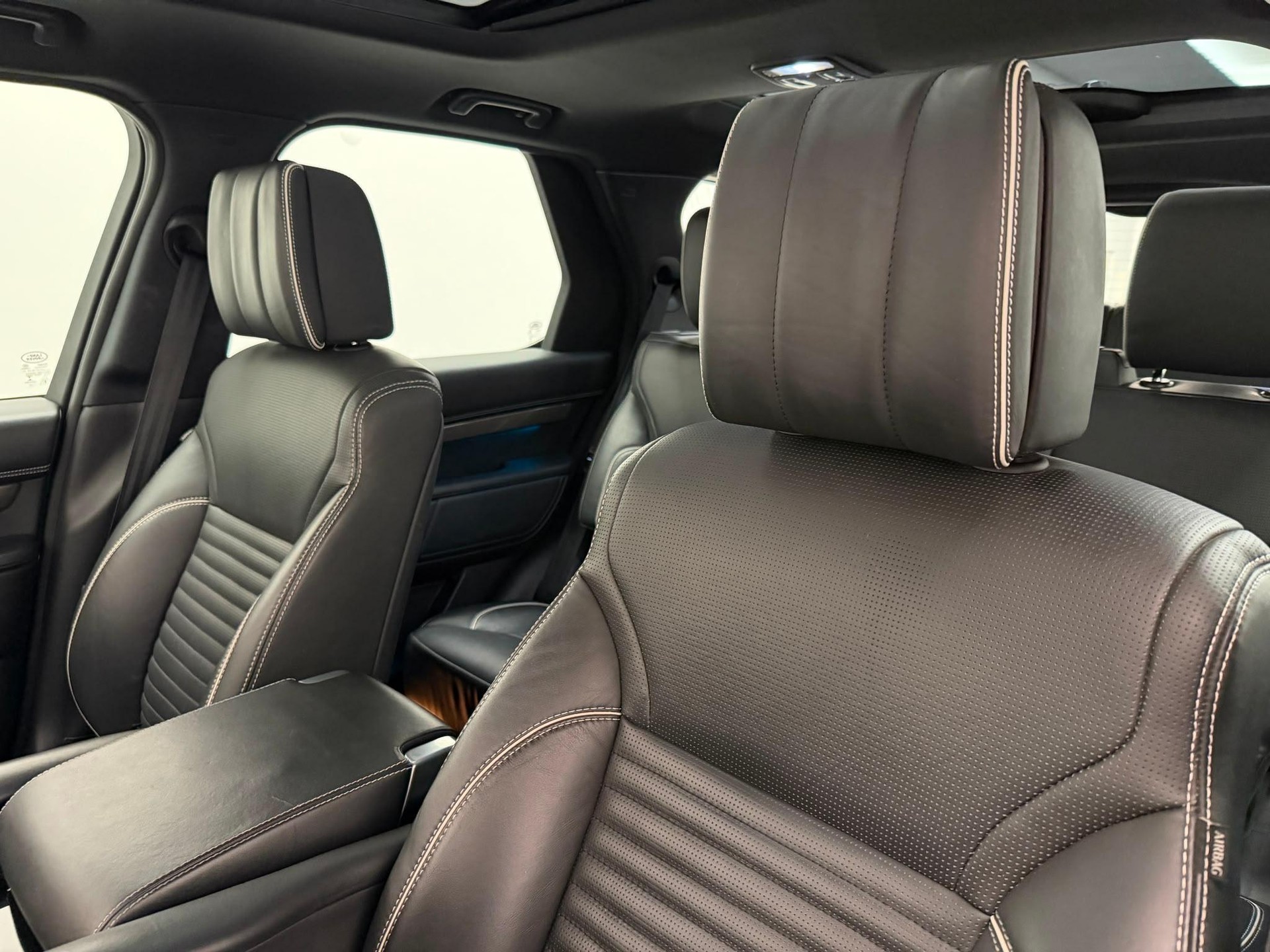 LAND ROVER Discovery 3.0 Si6 HSE Luxury-image-13