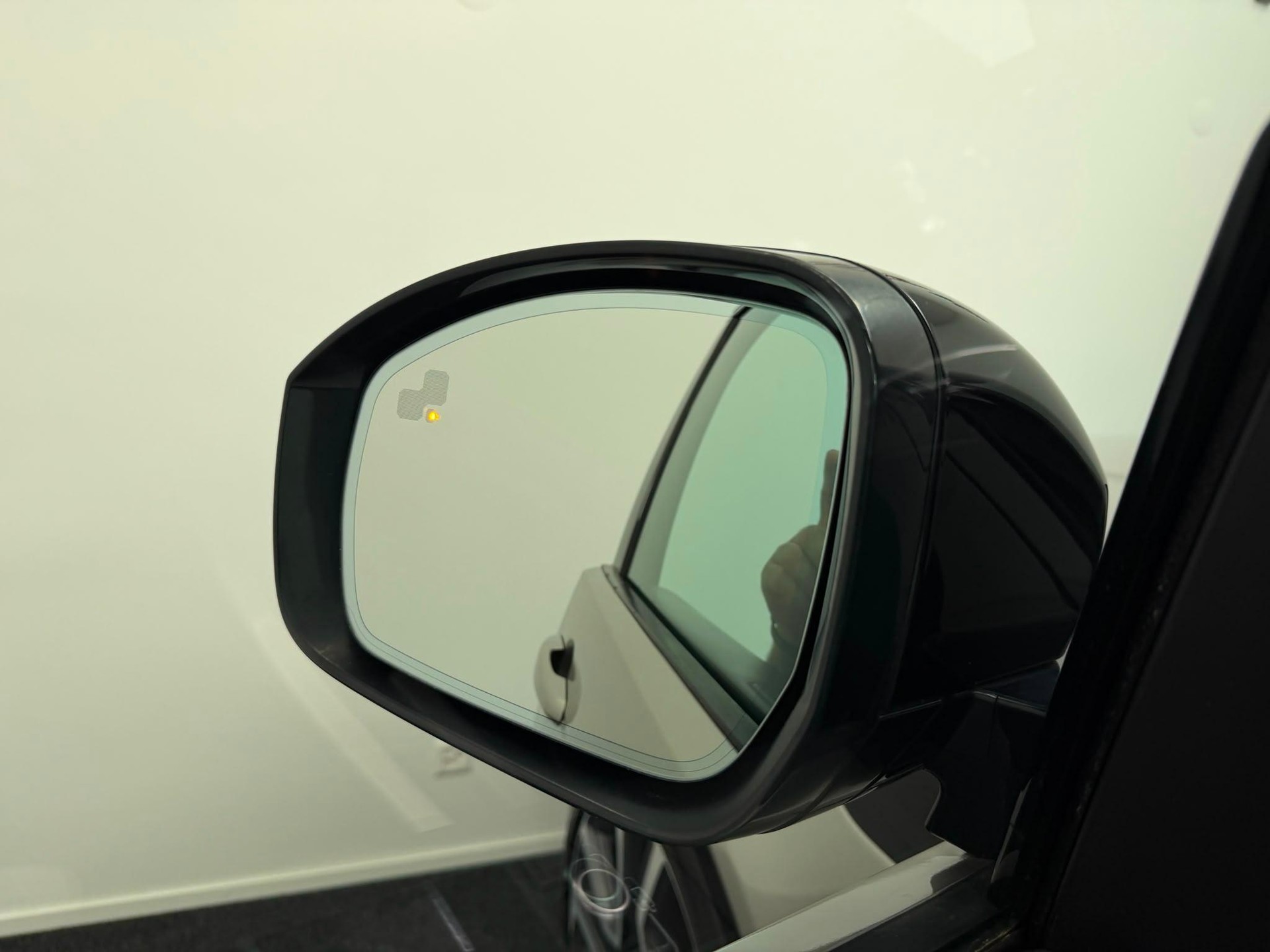 LAND ROVER Discovery 3.0 Si6 HSE Luxury-image-26