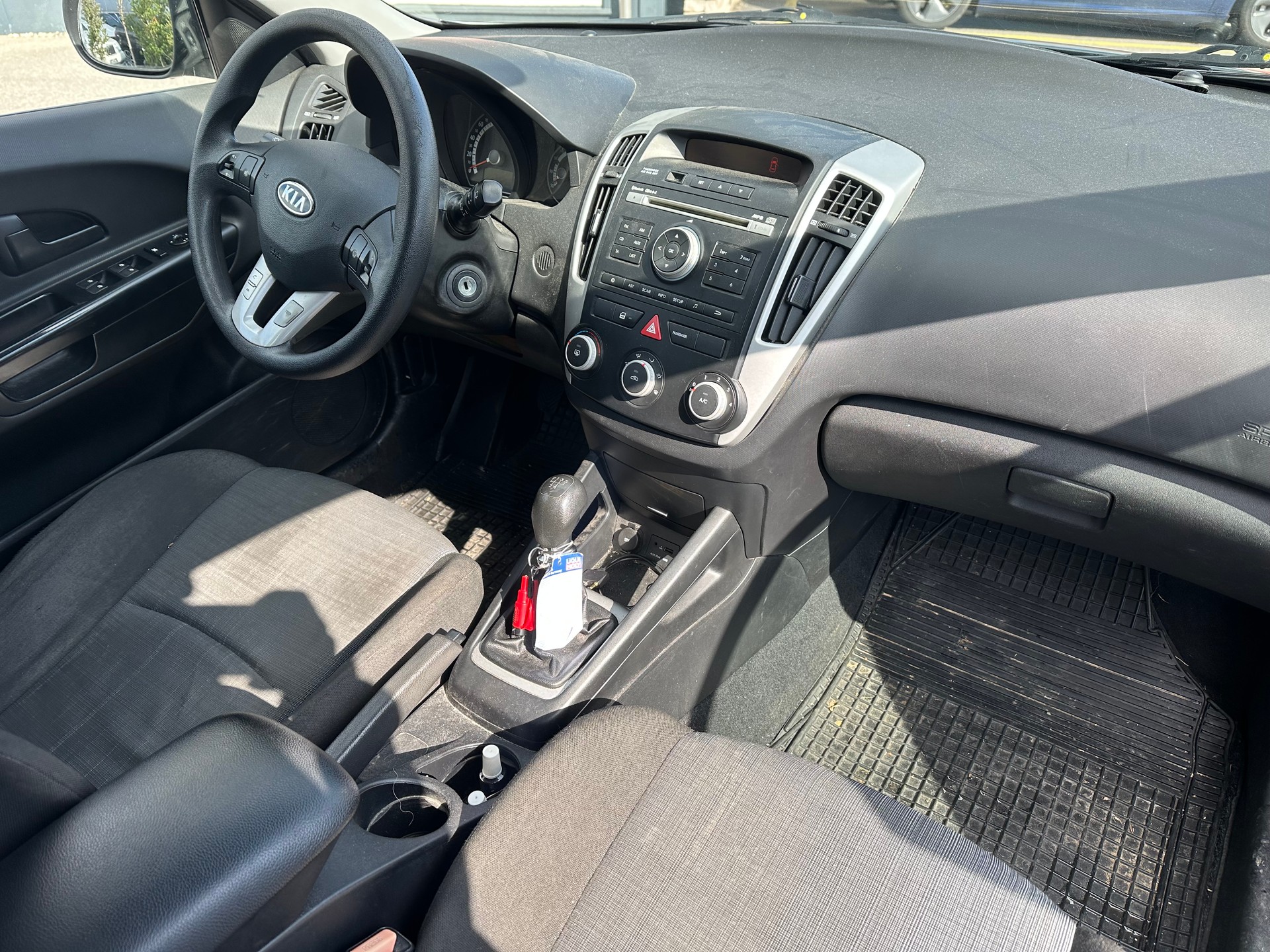 KIA Cee'd Sporty Wagon 1.4 16V Basic-image-6
