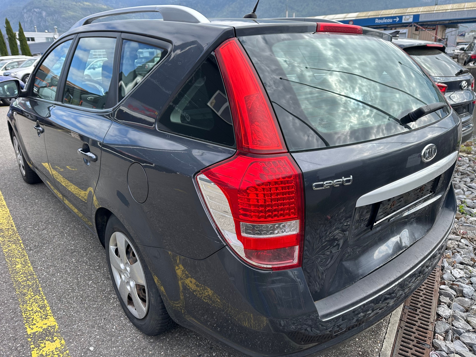 KIA Cee'd Sporty Wagon 1.4 16V Basic-image-3
