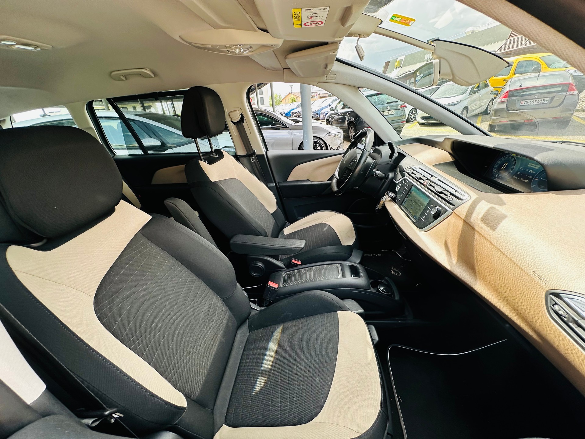 CITROEN Grand C4 Picasso 1.6 e-HDi Exclusive EGS6-image-7