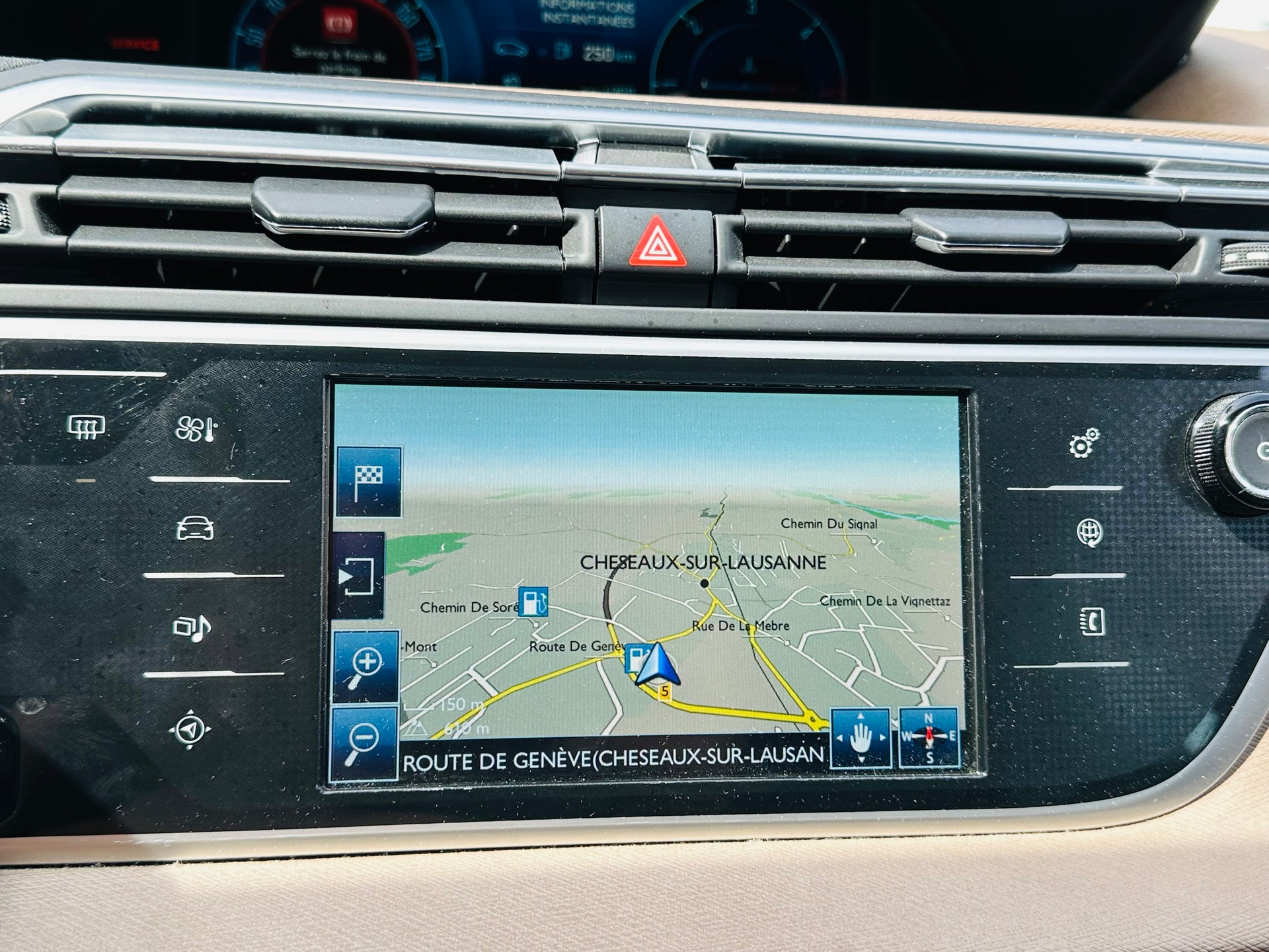CITROEN Grand C4 Picasso 1.6 e-HDi Exclusive EGS6-image-11