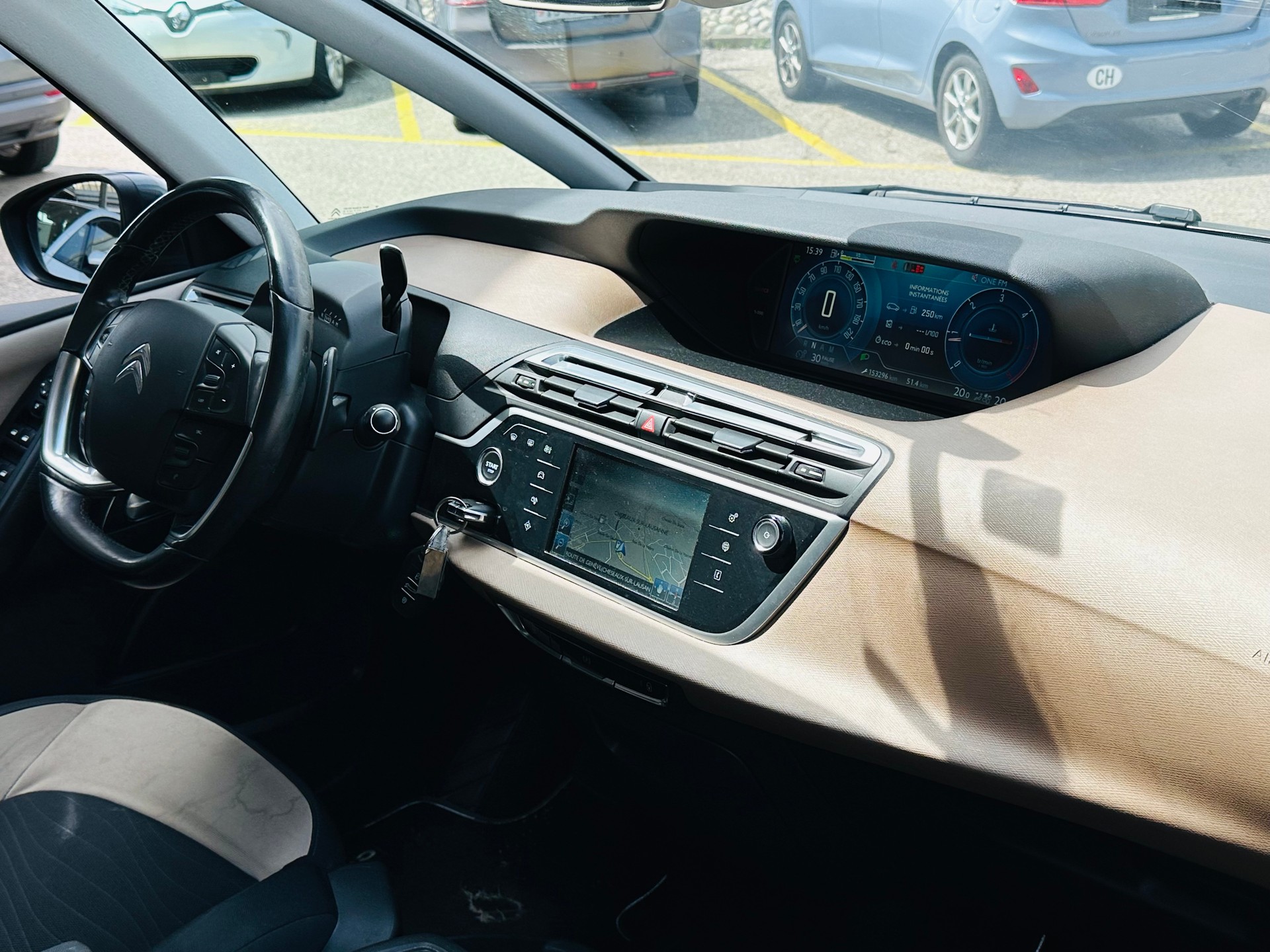 CITROEN Grand C4 Picasso 1.6 e-HDi Exclusive EGS6-image-9