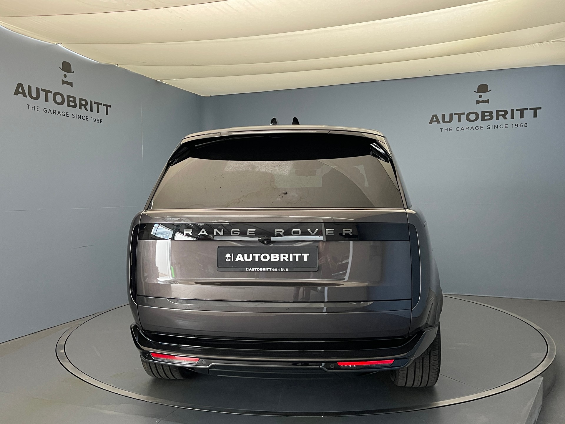 LAND ROVER Range Rover 3.0 I6 P460e Autobiography LWB-image-4