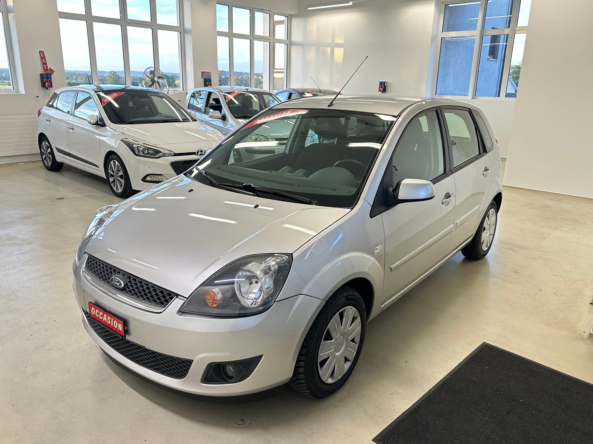 FORD Fiesta 1.6 16V Trend-image-1