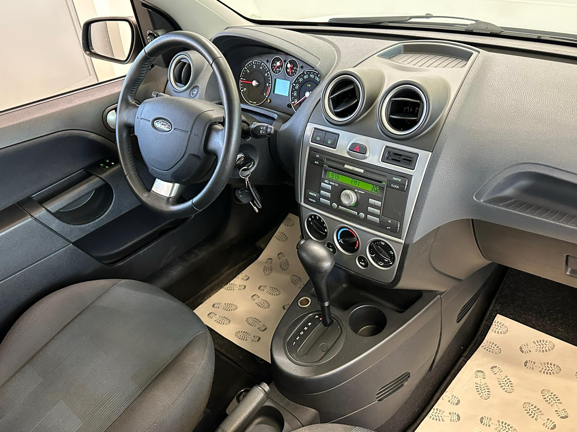 FORD Fiesta 1.6 16V Trend-image-13