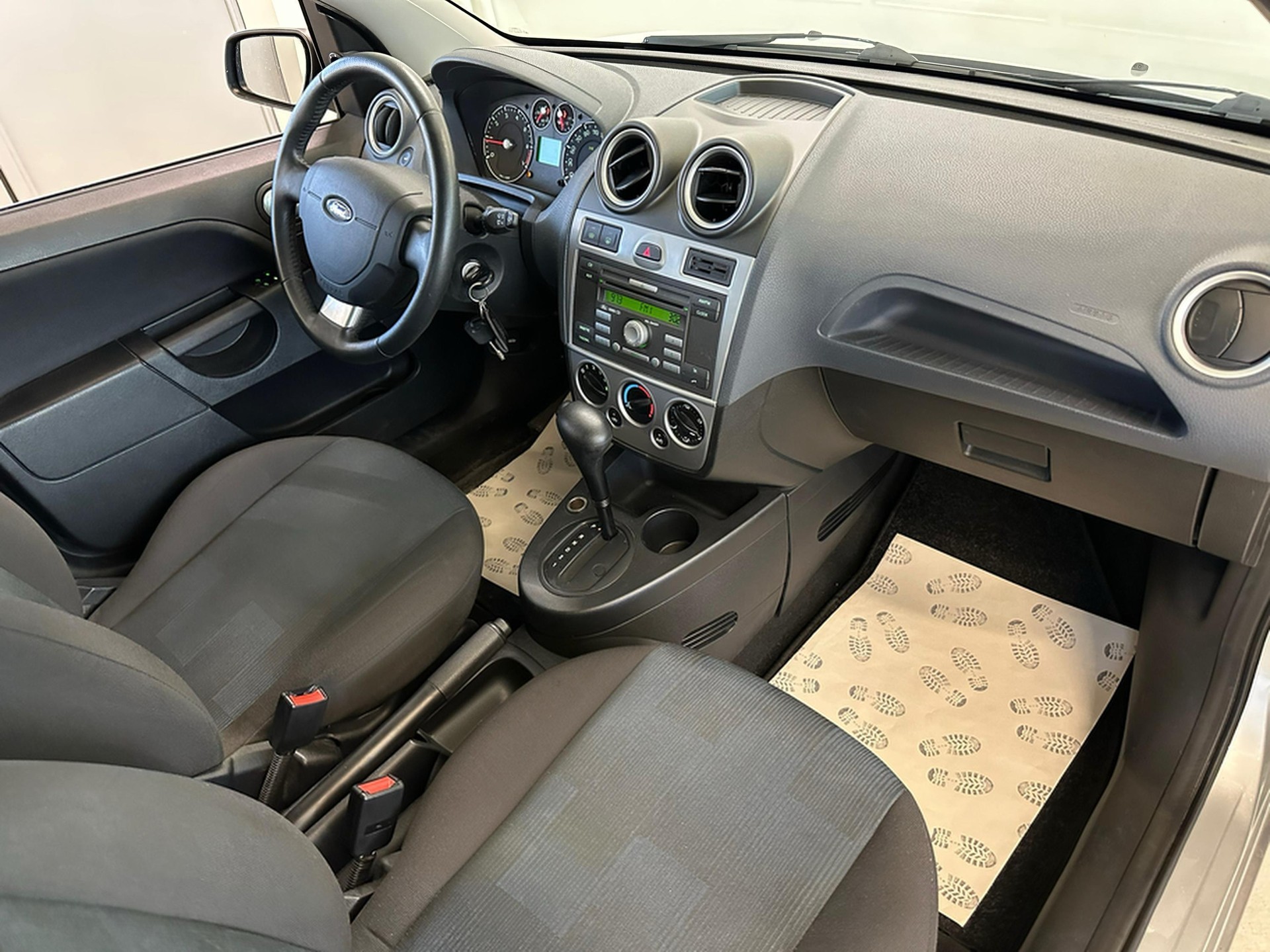 FORD Fiesta 1.6 16V Trend-image-14